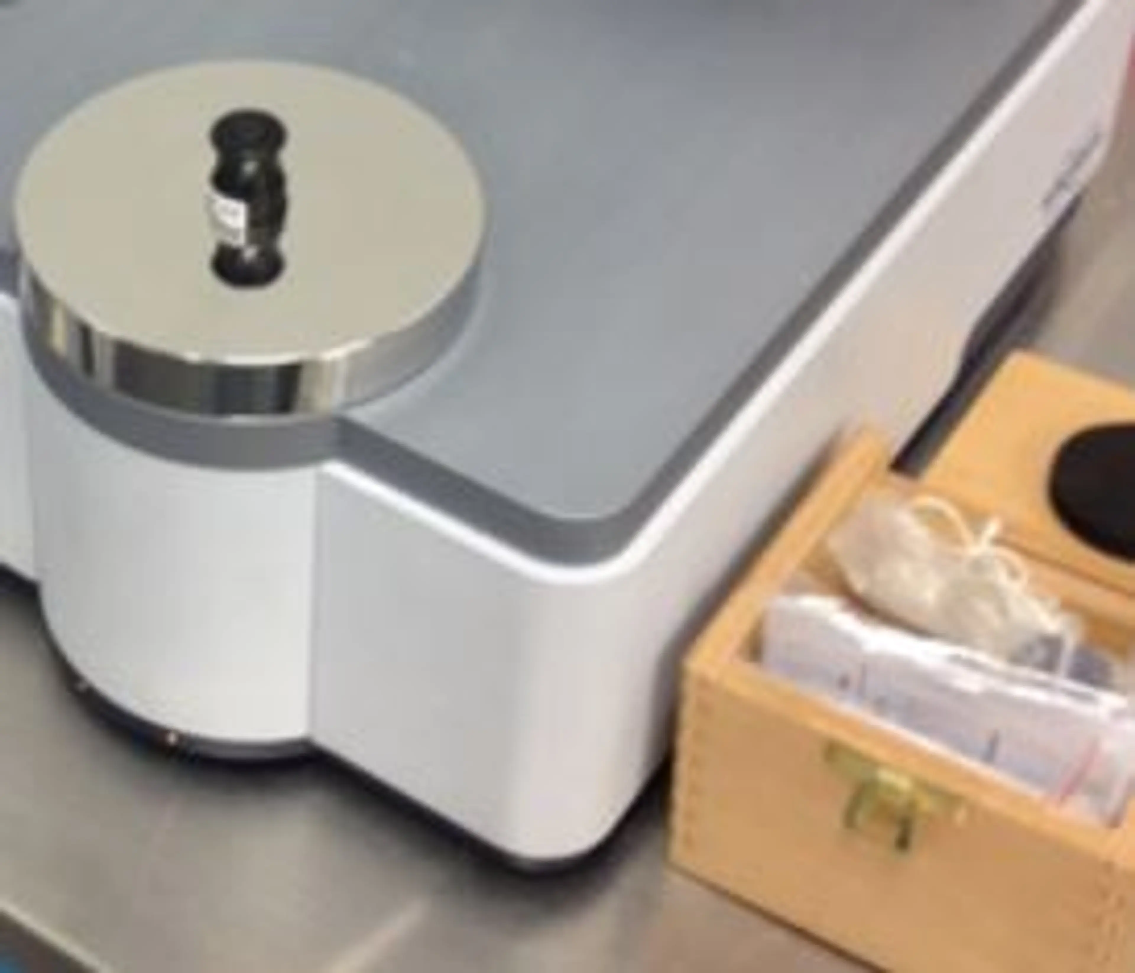 IN582R22: Reflection standards, 22mm diameter for stray light correction