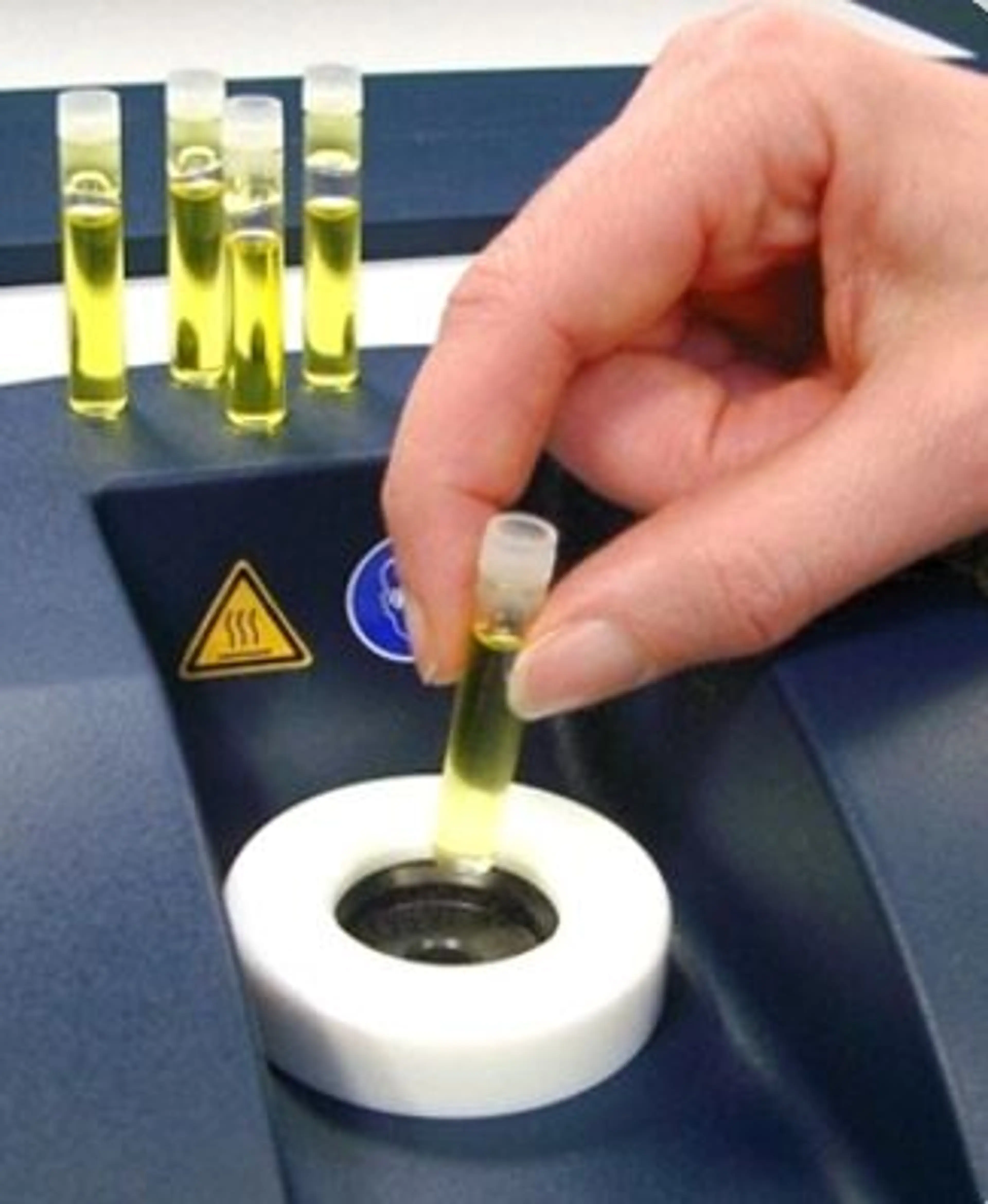 IN430-001: 8mm Vials with stoppers and filling mark, 128 pieces - 1 Pack