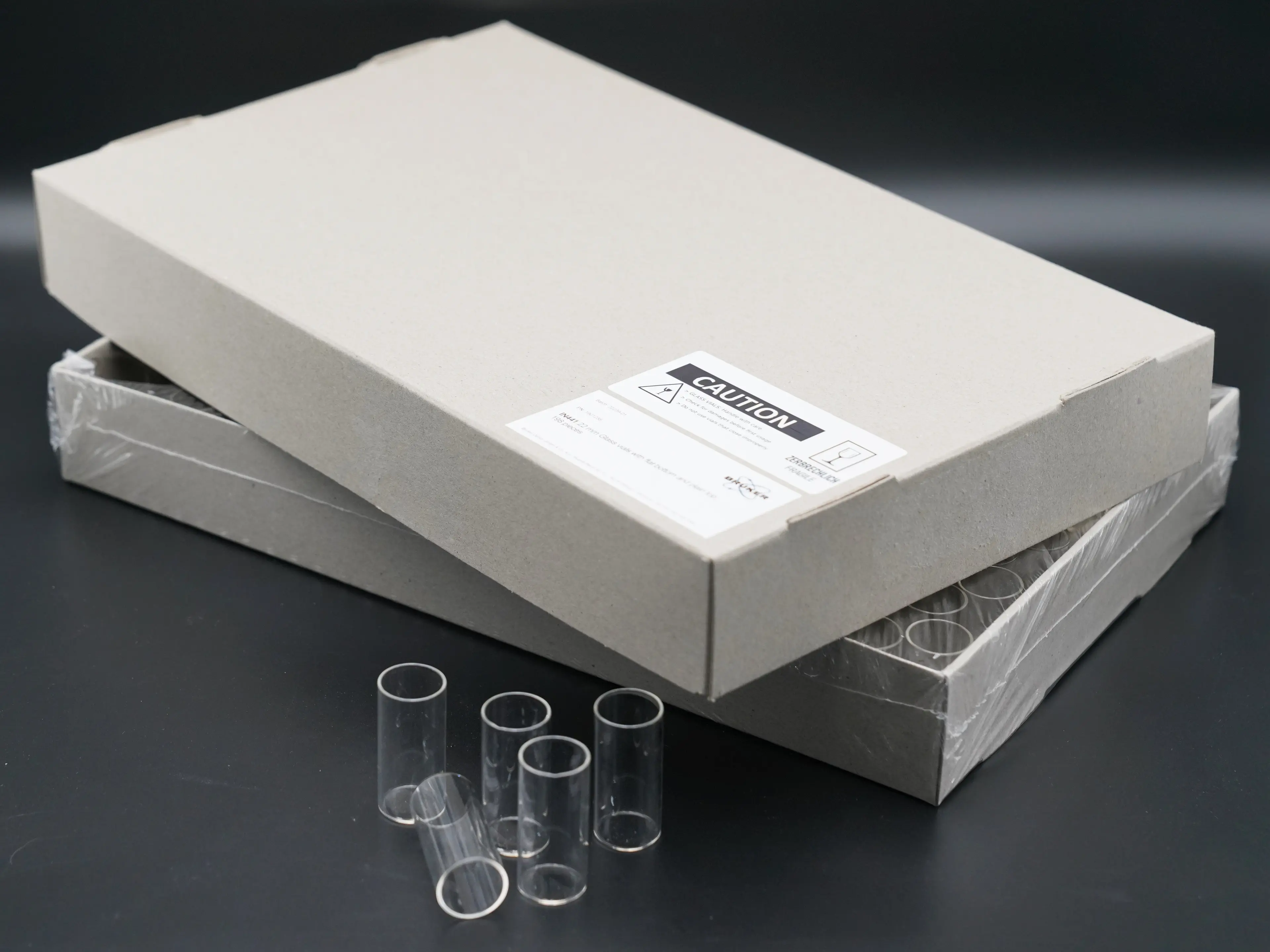 IN441-005: Glass vials, plain top, with flat bottom, 990 pieces w/o caps outer diameter 22mm