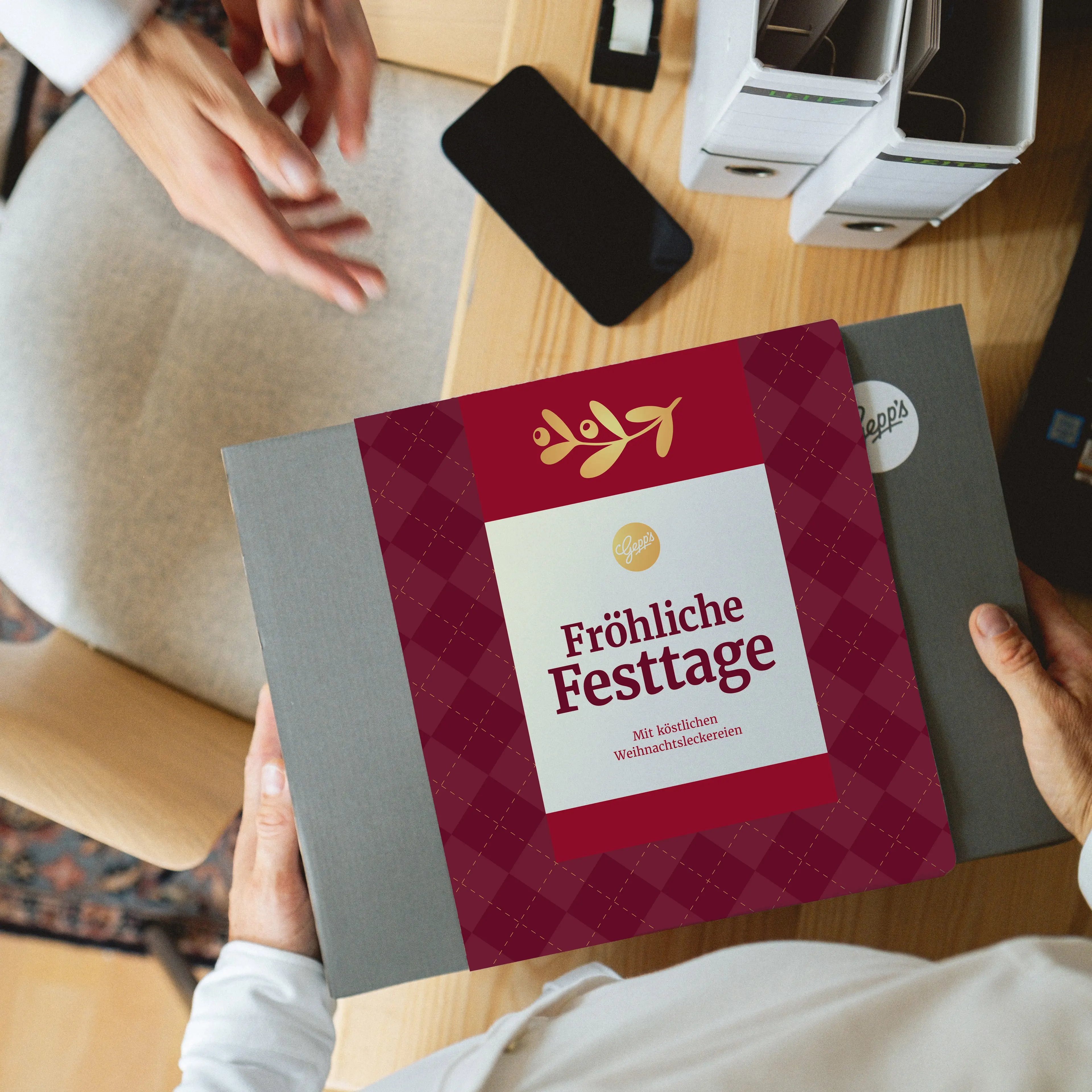 FG202213-praesentkorb_froehliche_festtage_2026-06_6_Weihnachtsgeschenk_Mitarbeiter