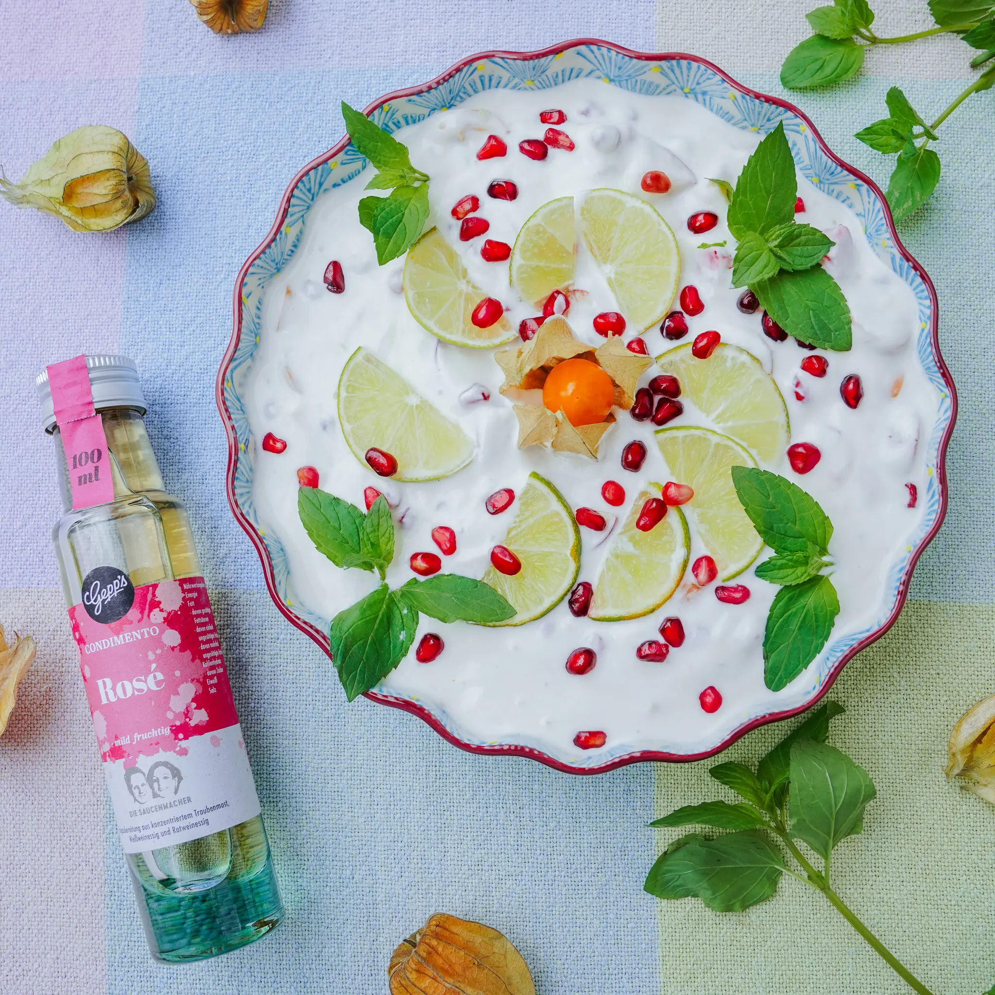 Fruchtjoghurt mit Bio Essigspezialitaet Rose