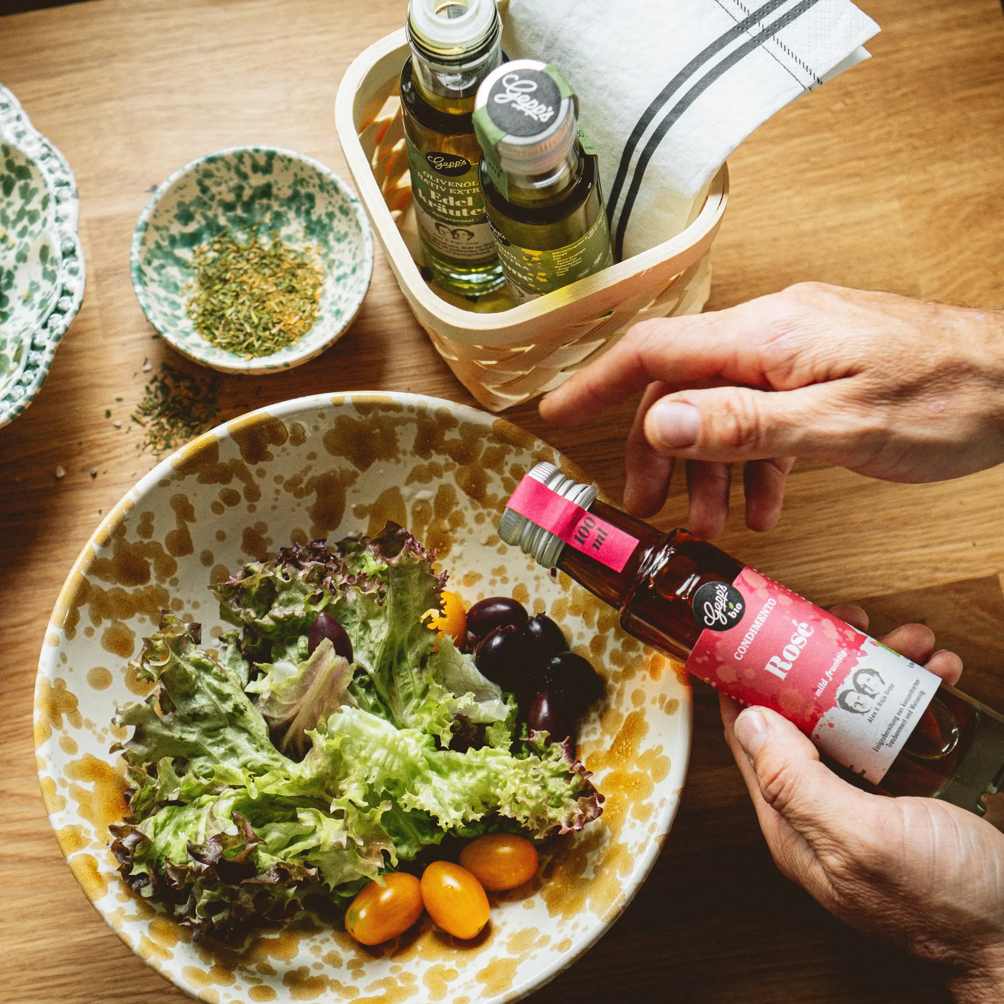 Gemischter Salat mit Bio Essigspezialitaet Rose