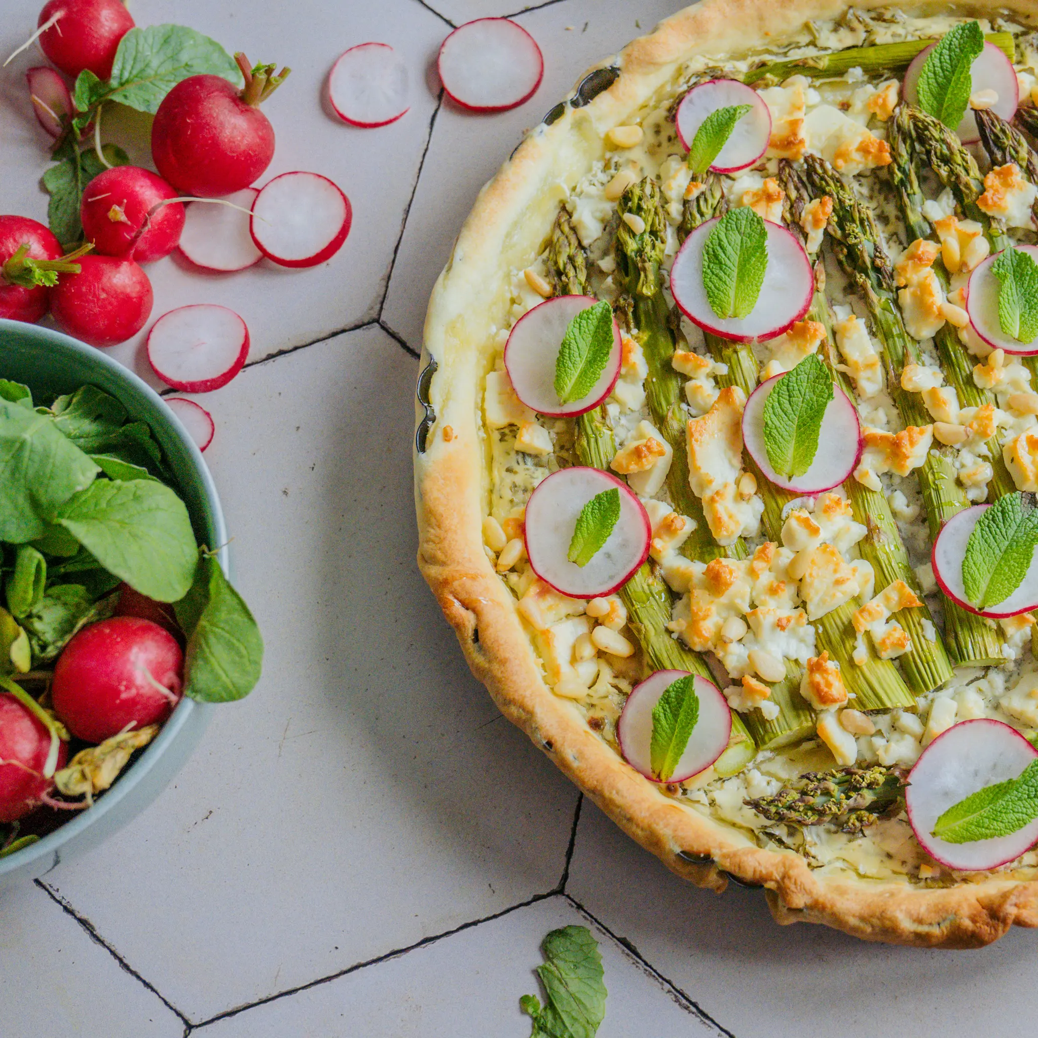 Saftige Spargelquiche mit Spargelgewuerz