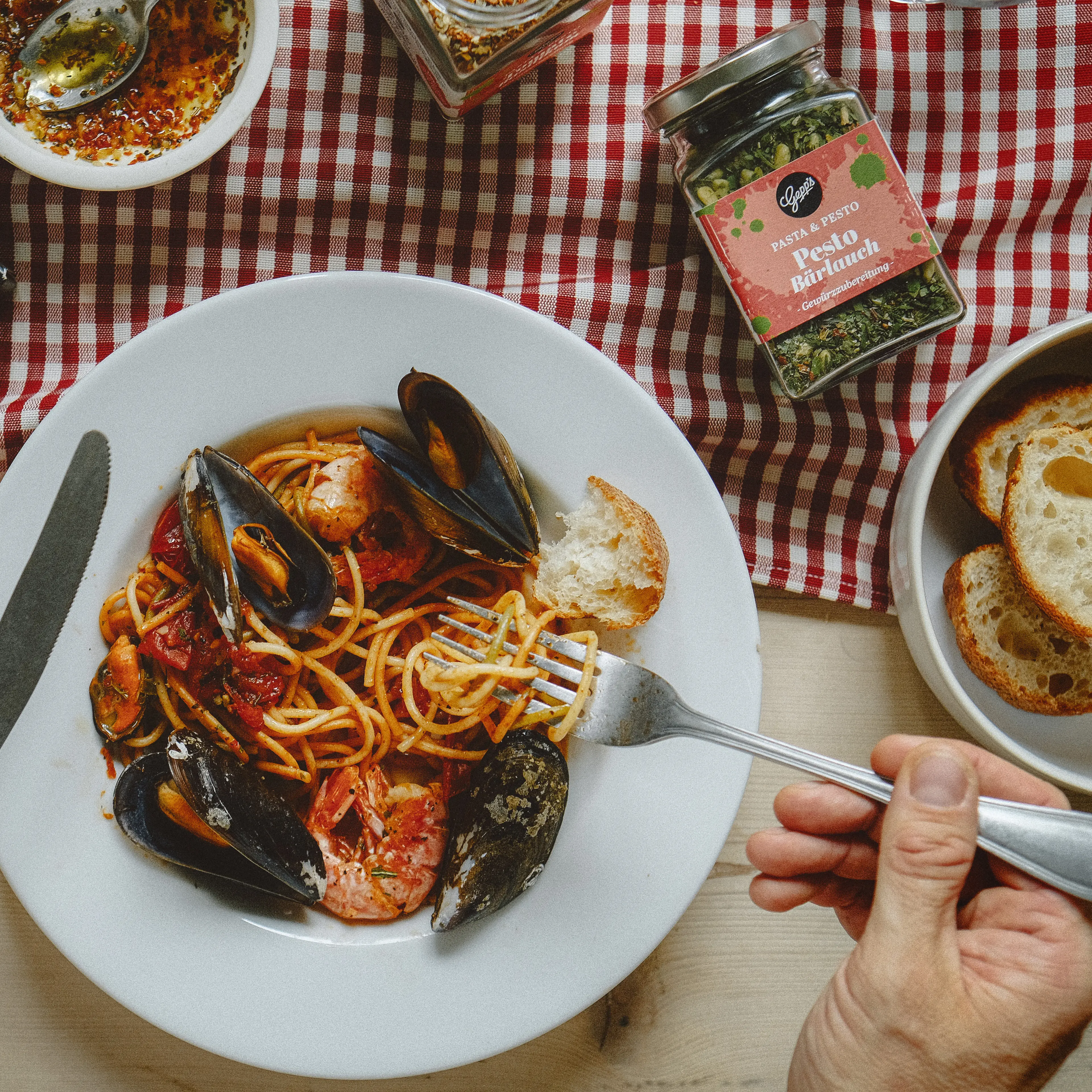 Pasta Frutti de Mare mit Pesto Baerlauch