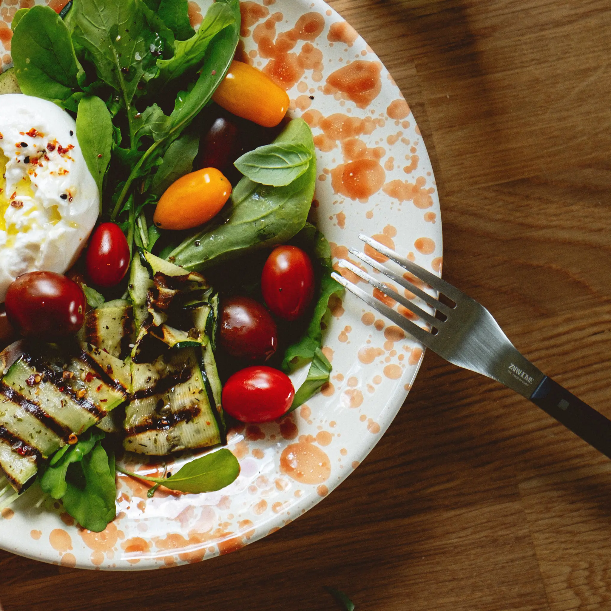 Brombeer Balsamico Honig Sauce im Salat