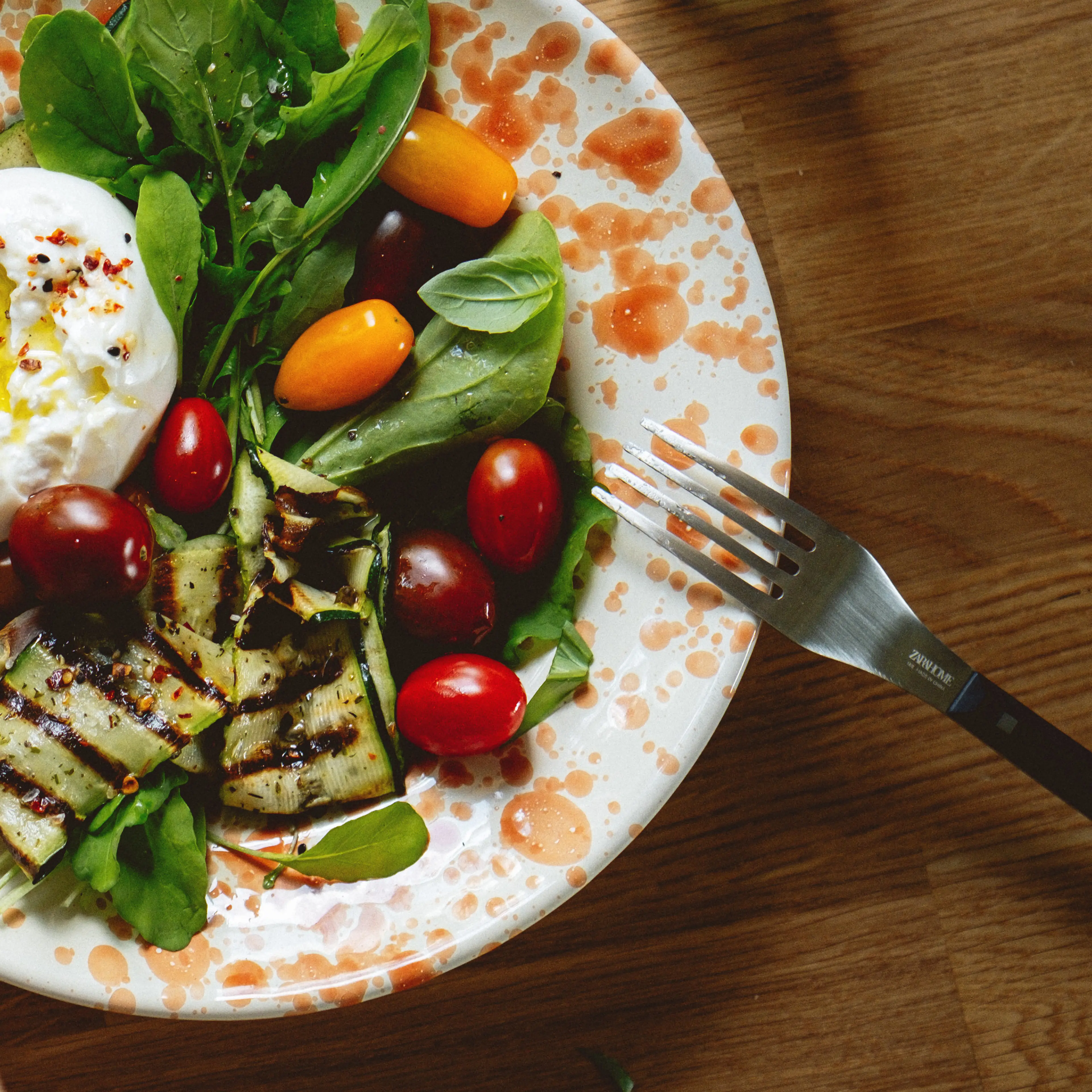 Brombeer Balsamico Honig Sauce im Salat