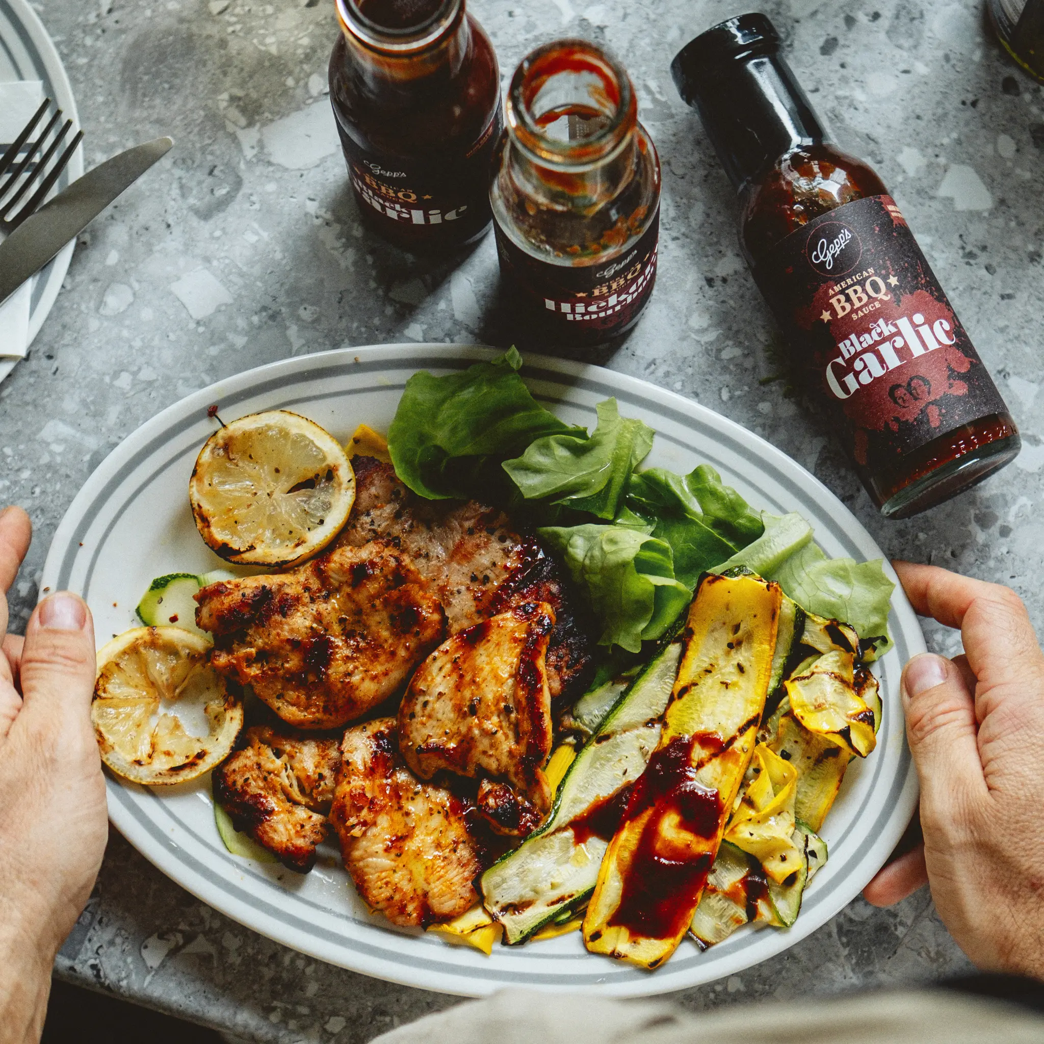 Grillfleisch mit Black Garlic Sauce