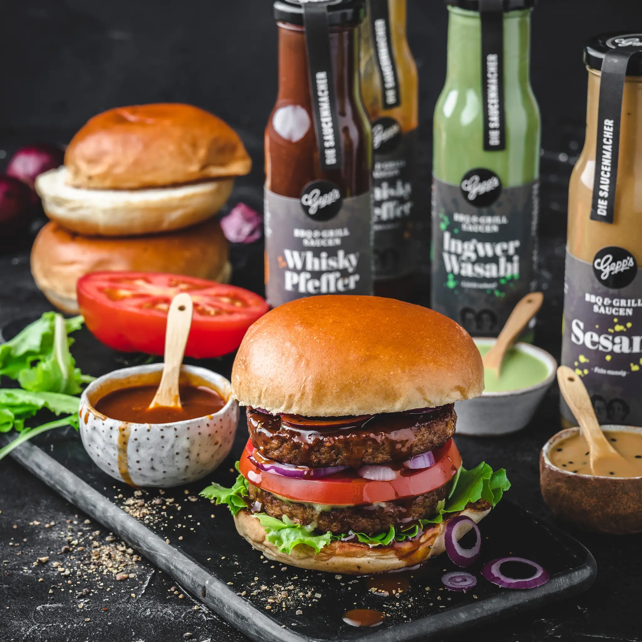 Burger mit Teriyaki Sesam Sauce