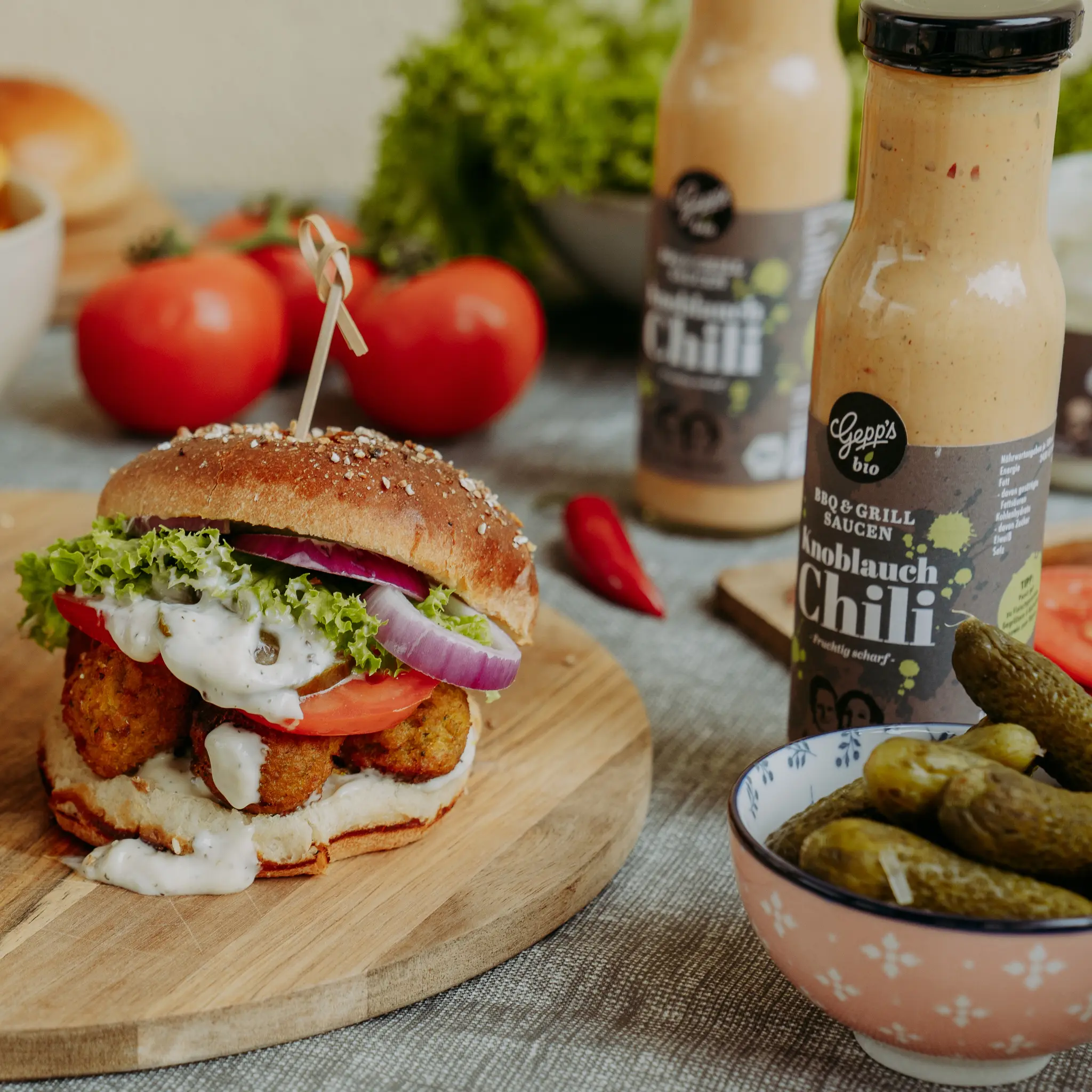 Burger mit Knoblauch Chili Sauce
