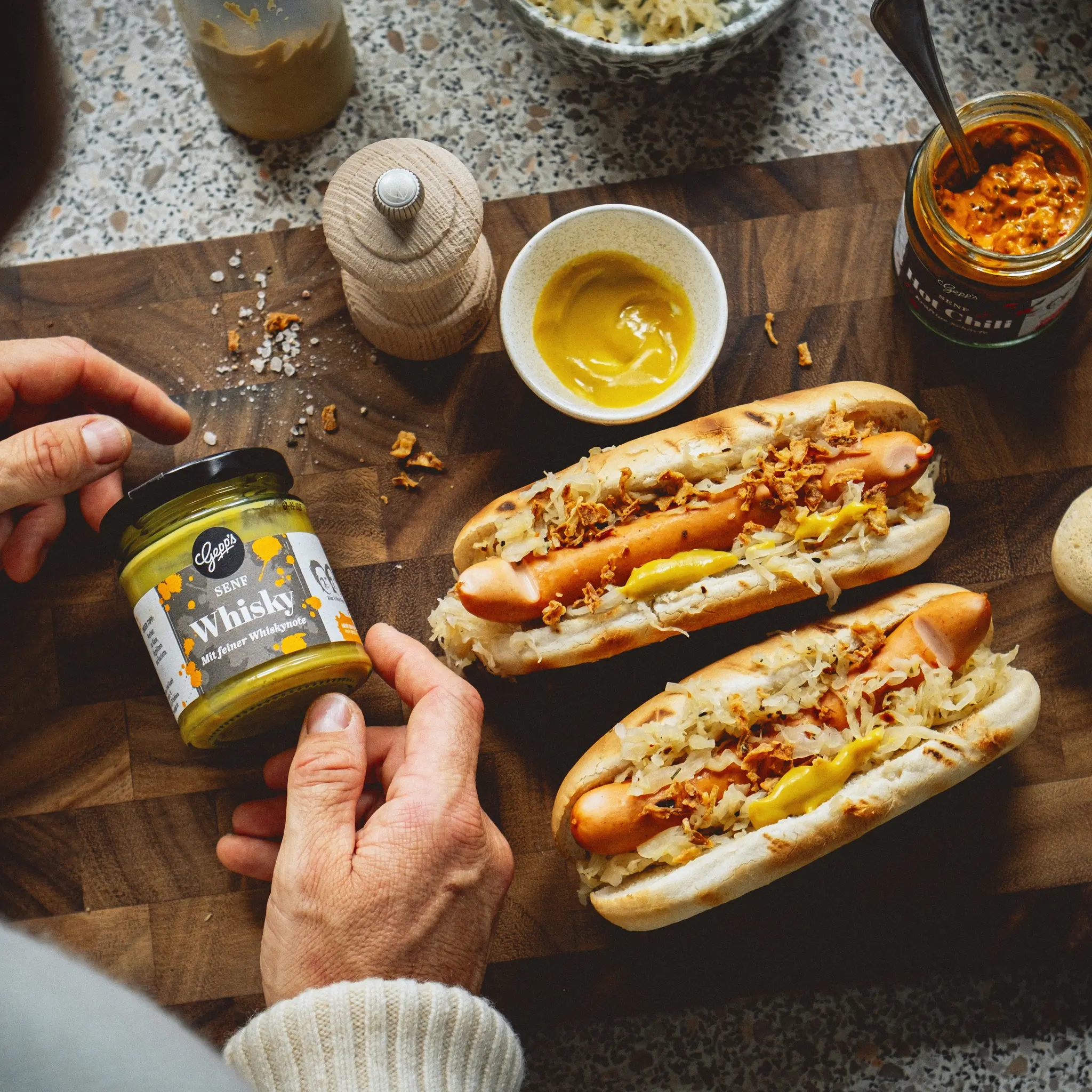 Hot Dogs mit Whisky Senf