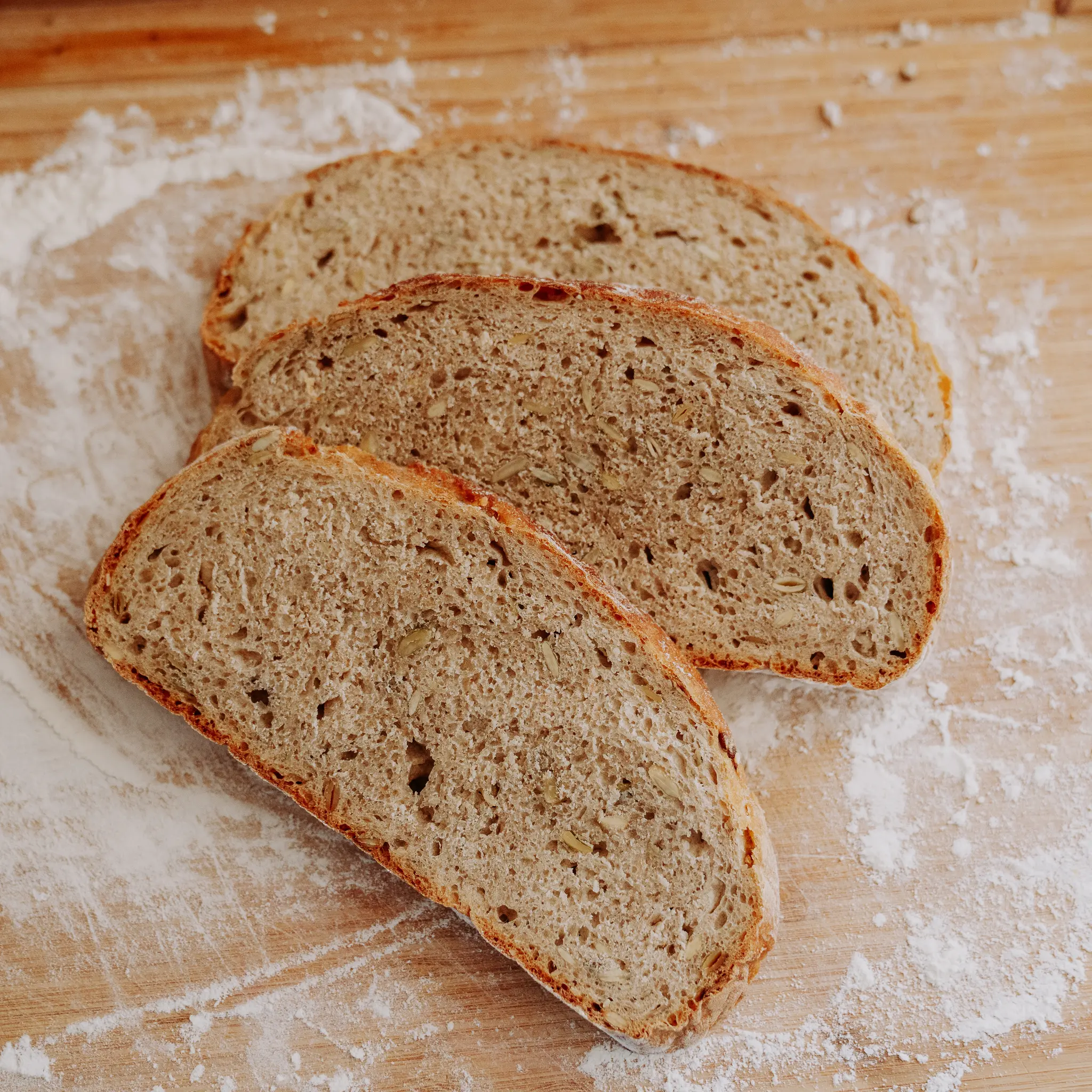 Frisch aufgeschnittenes Brot