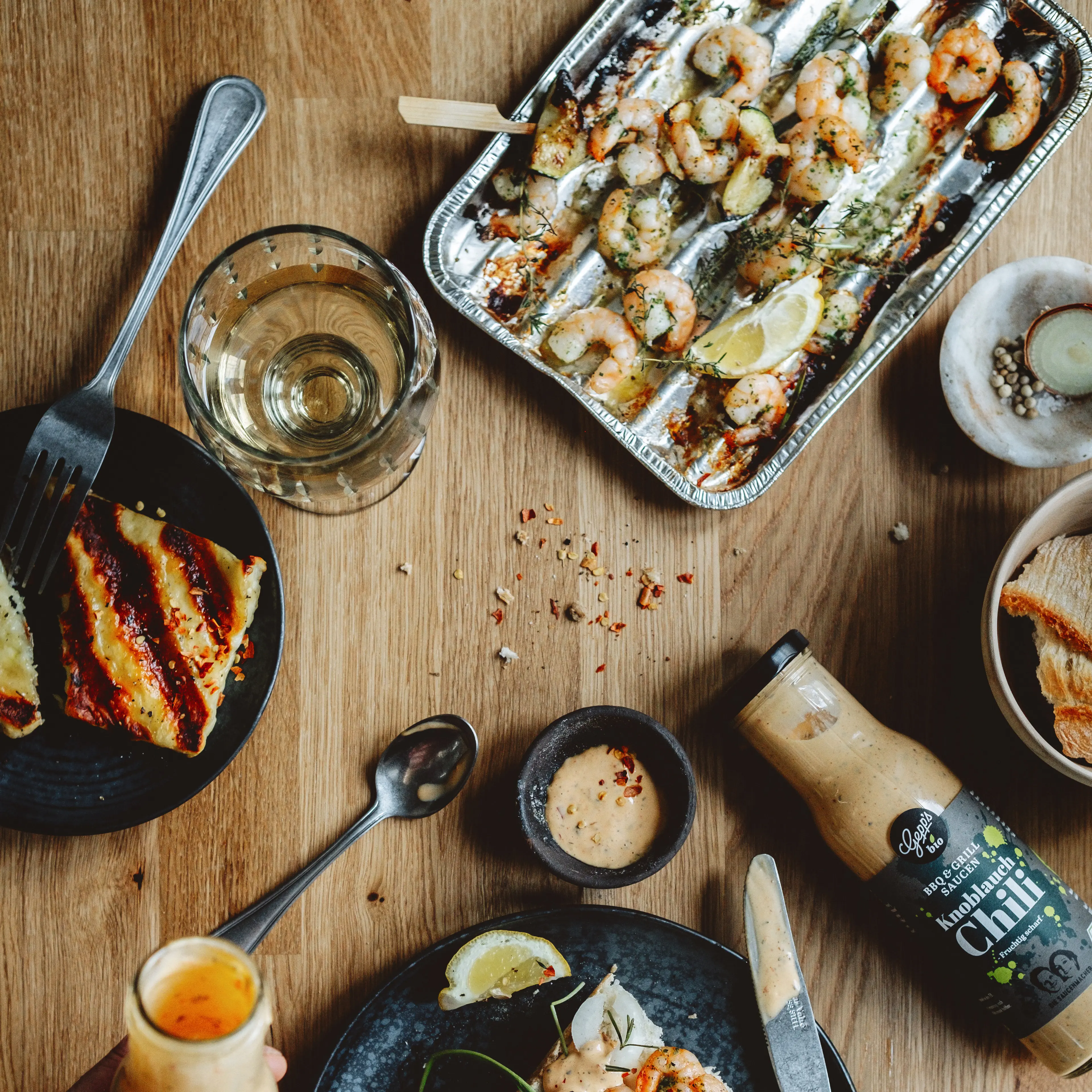 Gegrillter Halloumi und Seafood mit Weisswein