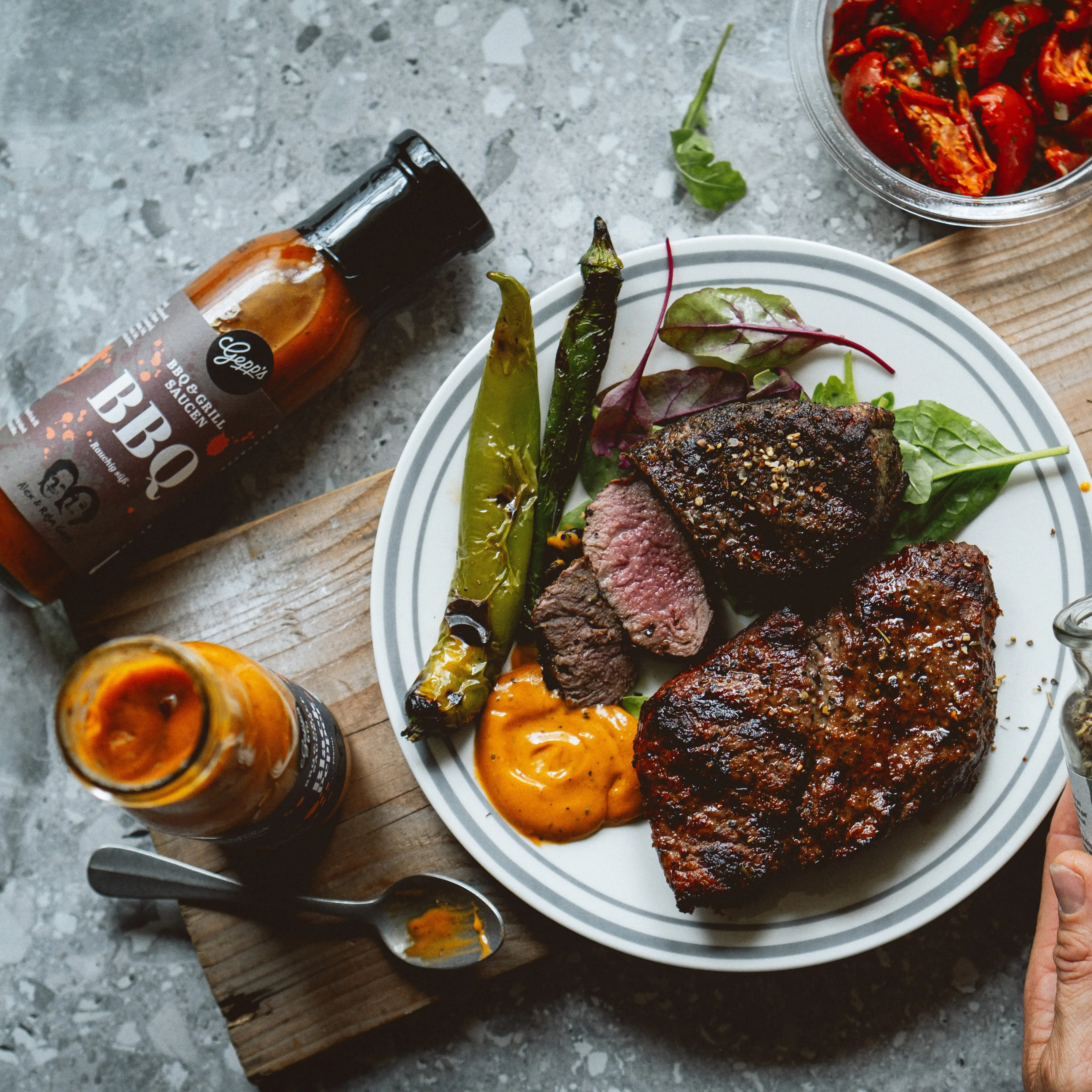 Saftiges Grillfleisch mit herzhaften BBQ Saucen