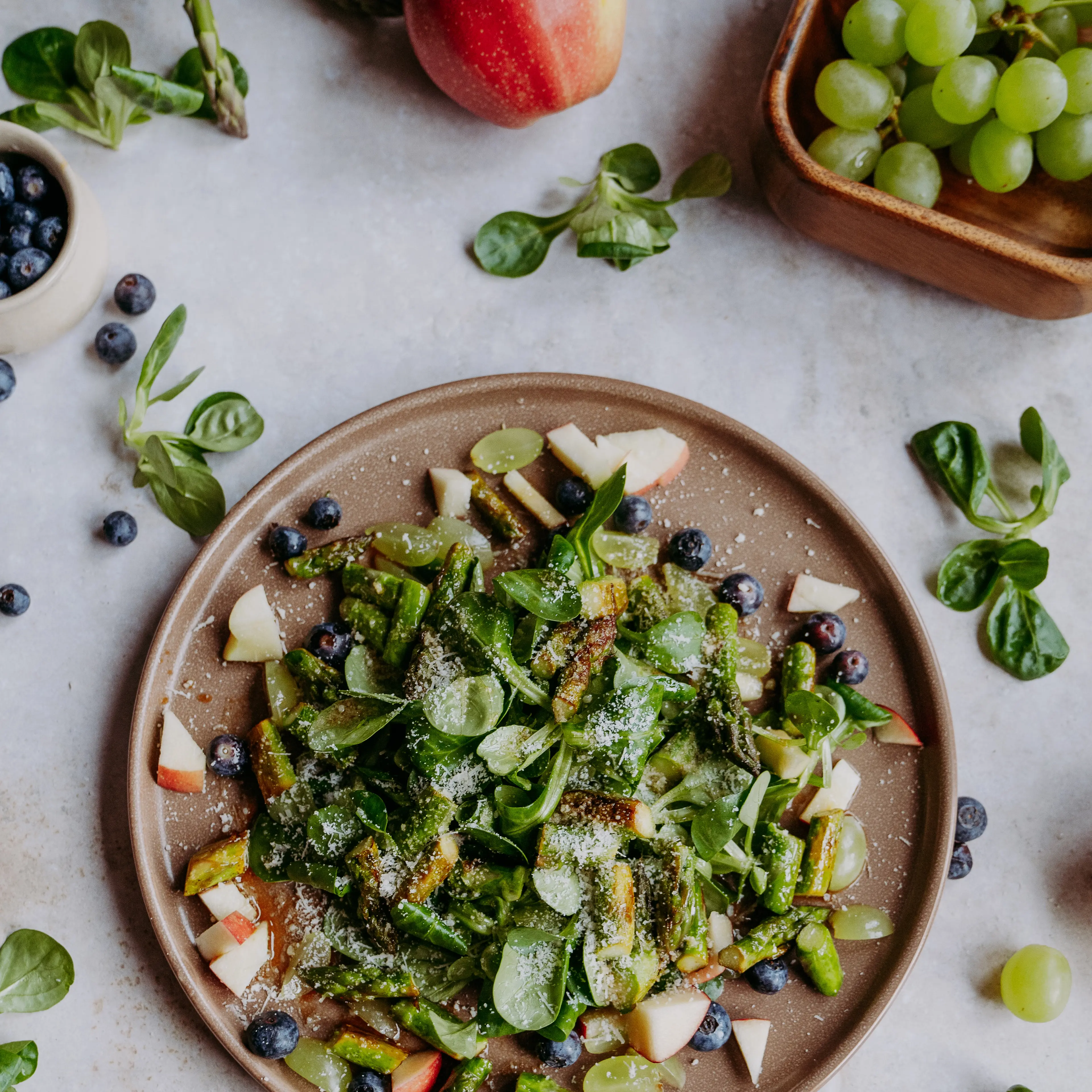 Fruchtiger Feldsalat mit Bio Essigspezialitaet Apfel