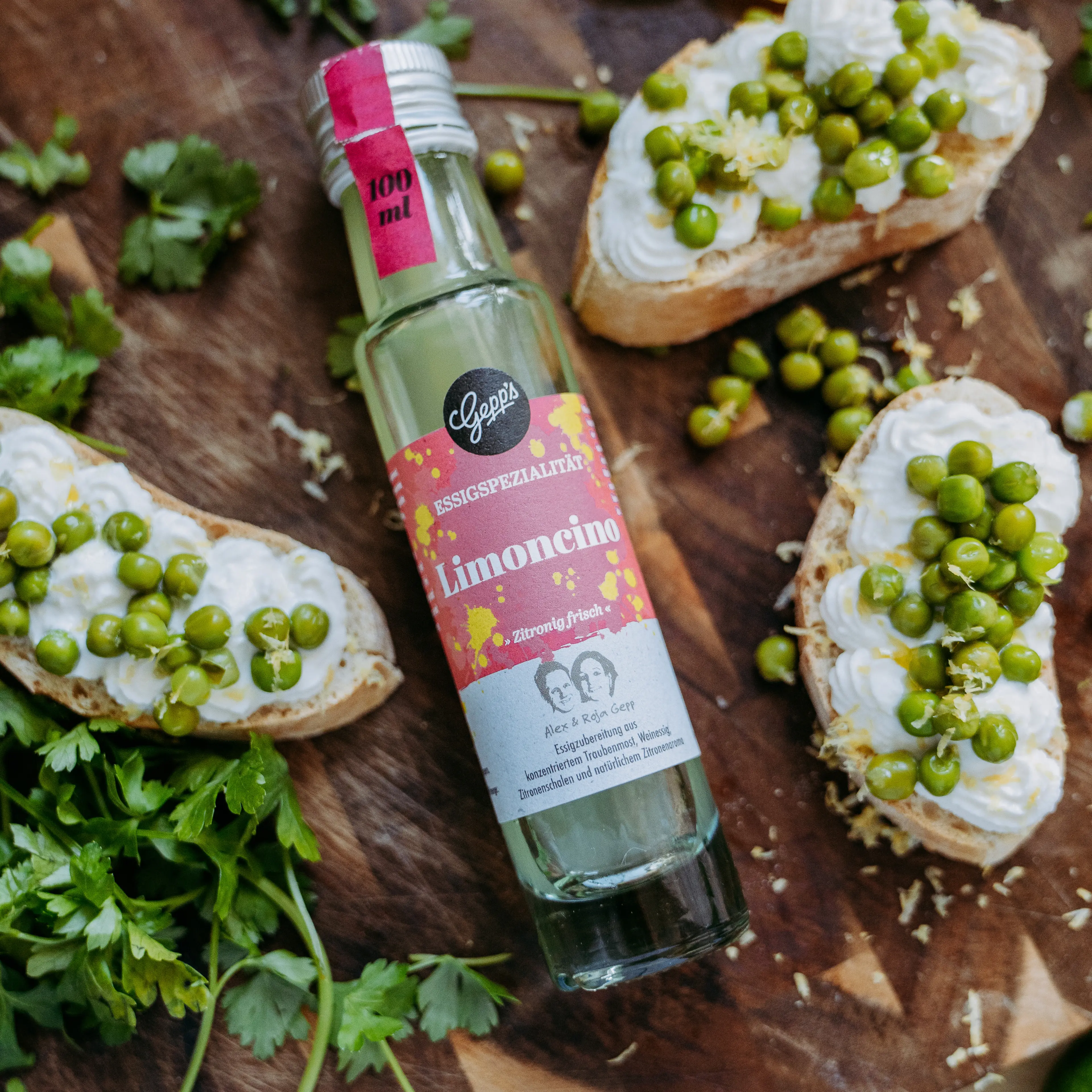 Belegte Brote mit Essigspezialitaet Limoncino