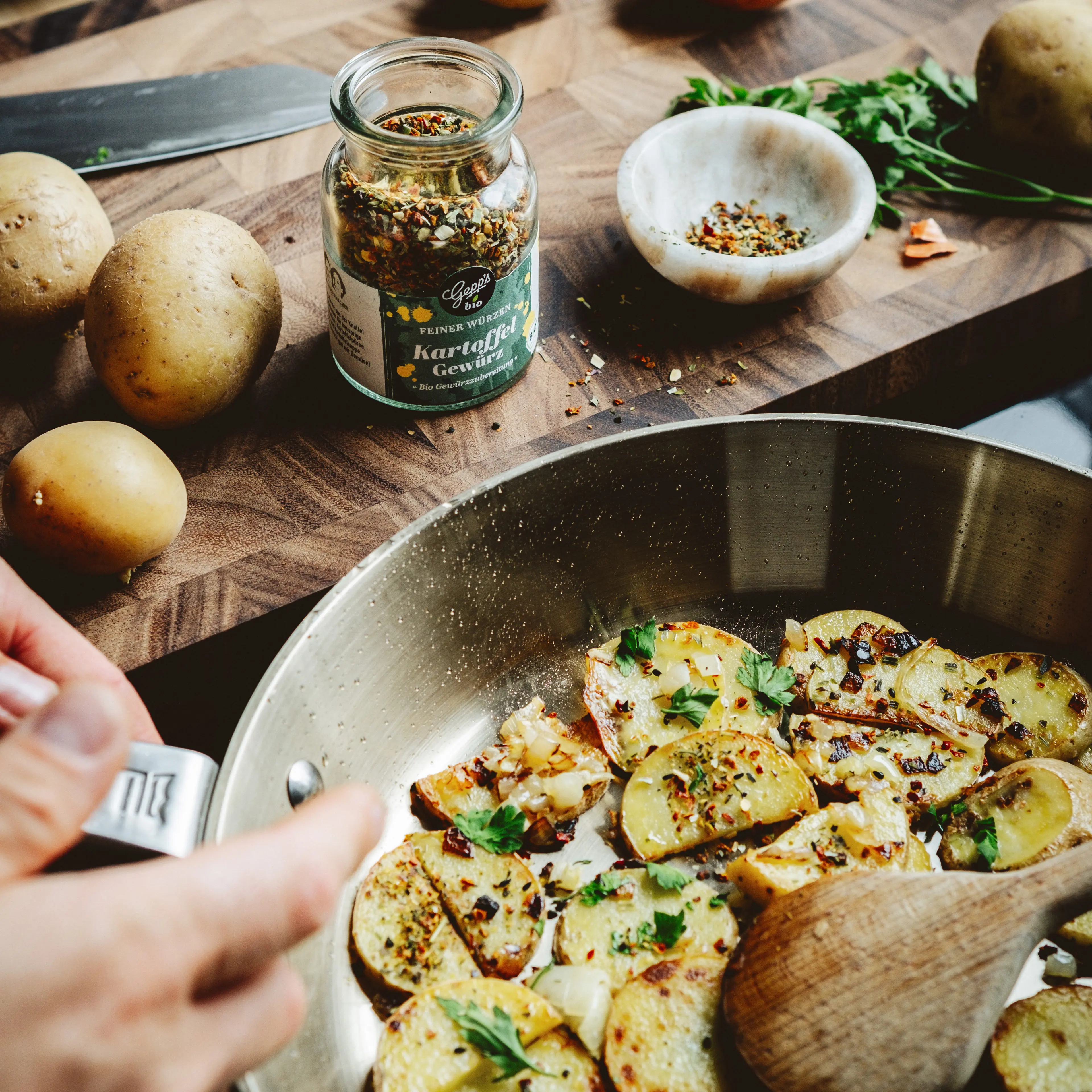 Knusprige Bratkartoffeln mit Kartoffelgewuerz