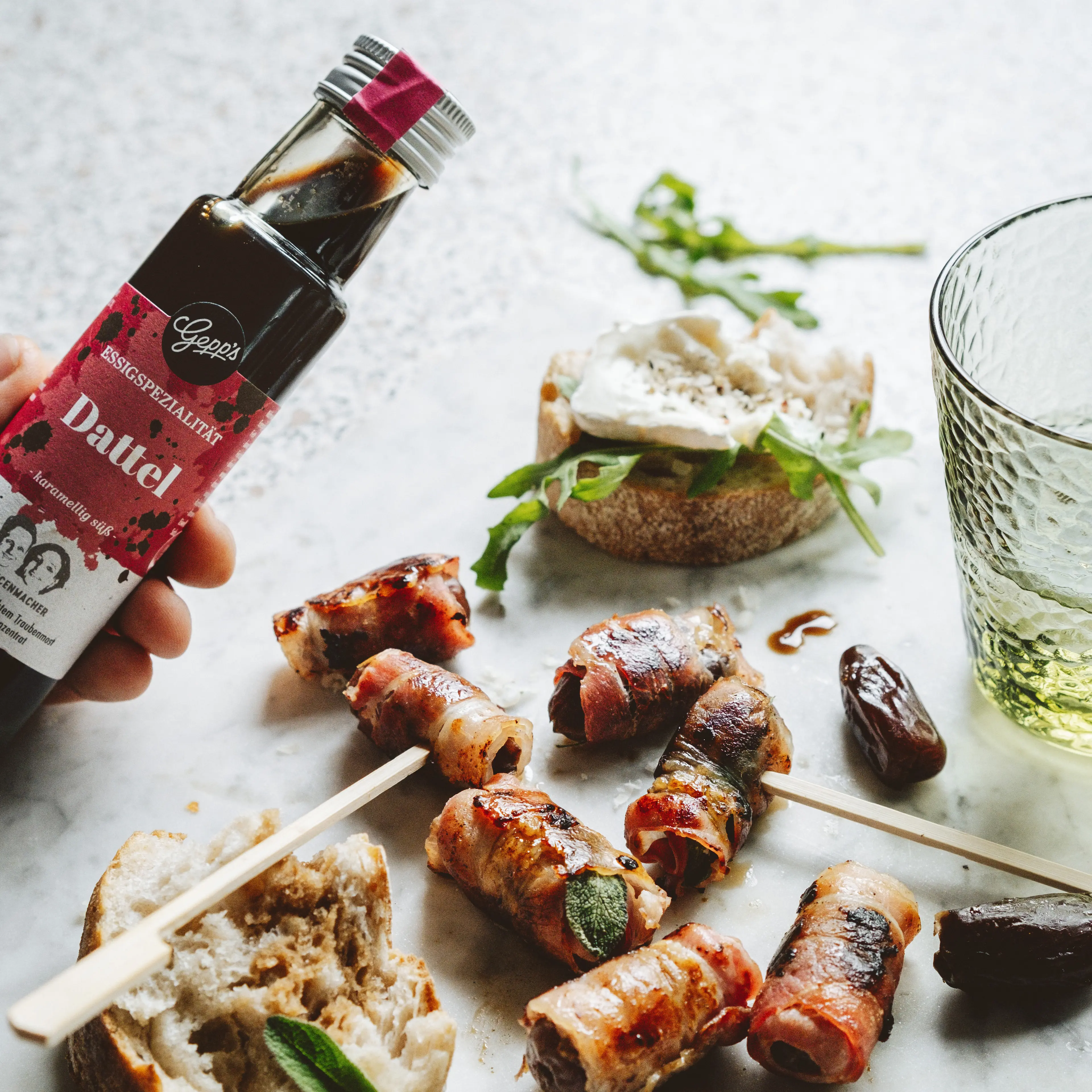Tapas mit Essigspezialitaet Dattel