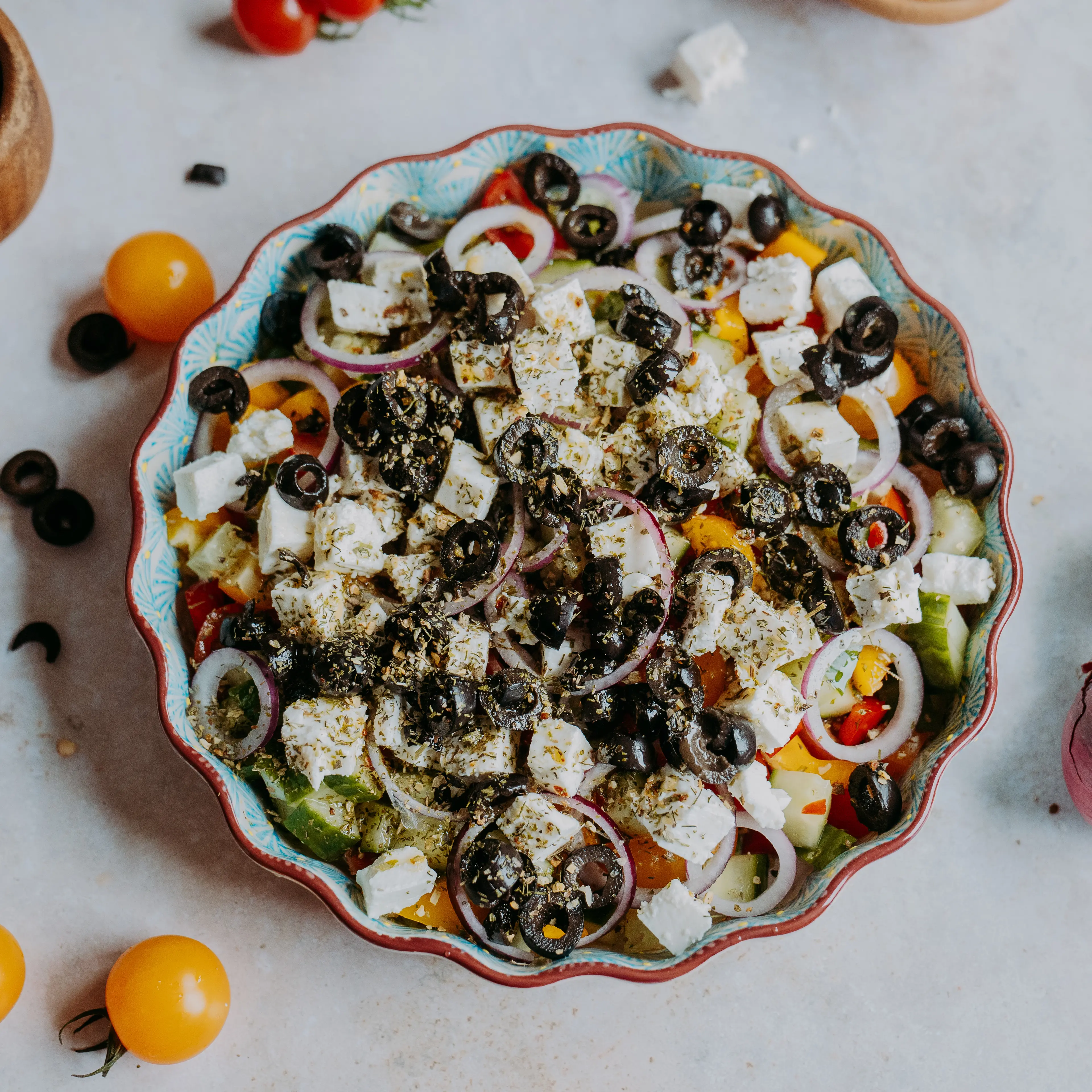 Griechischer Bauernsalat mit Bio Olivenoel Knoblauch