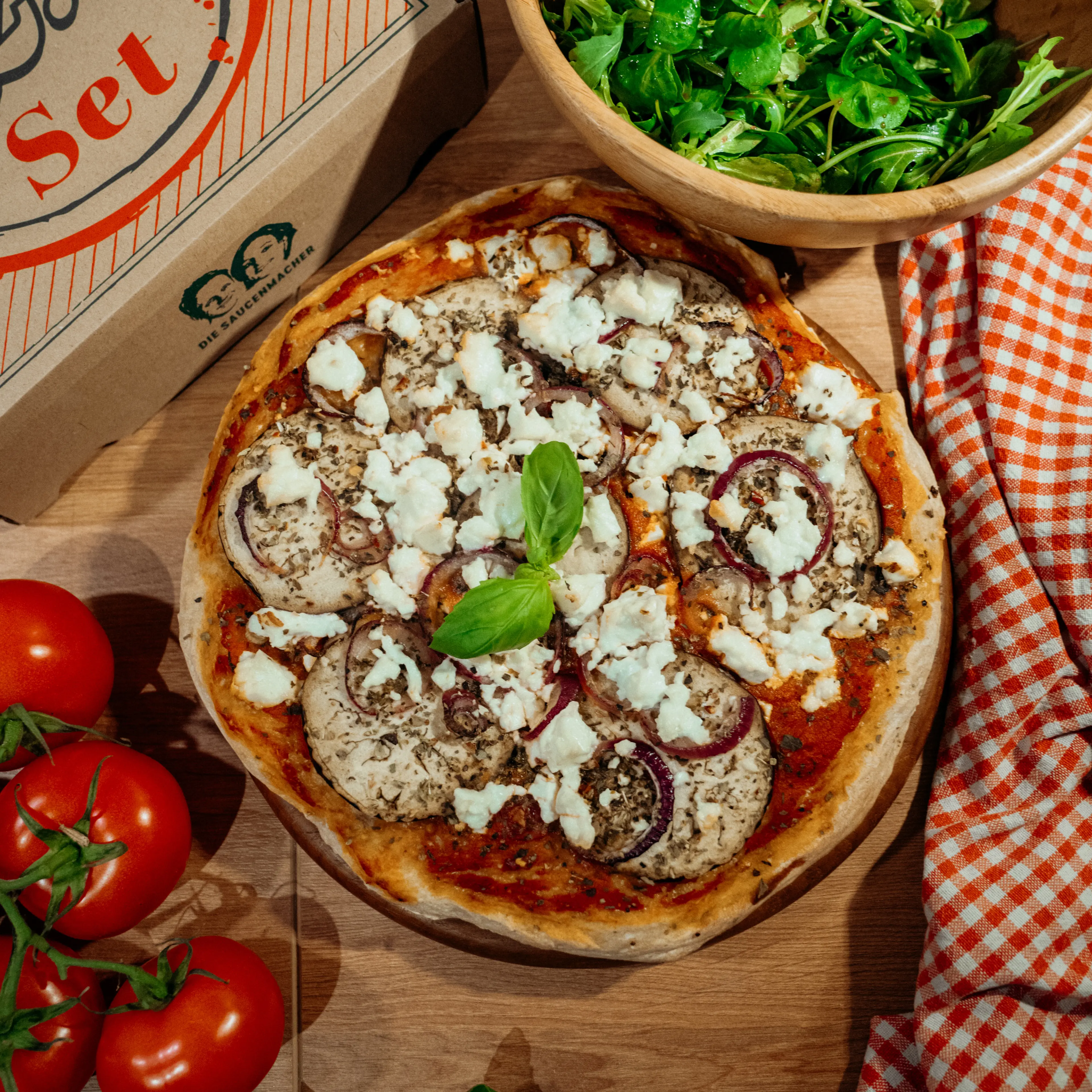 Saftige Pizza mit Feta und Bio Pizzaoel