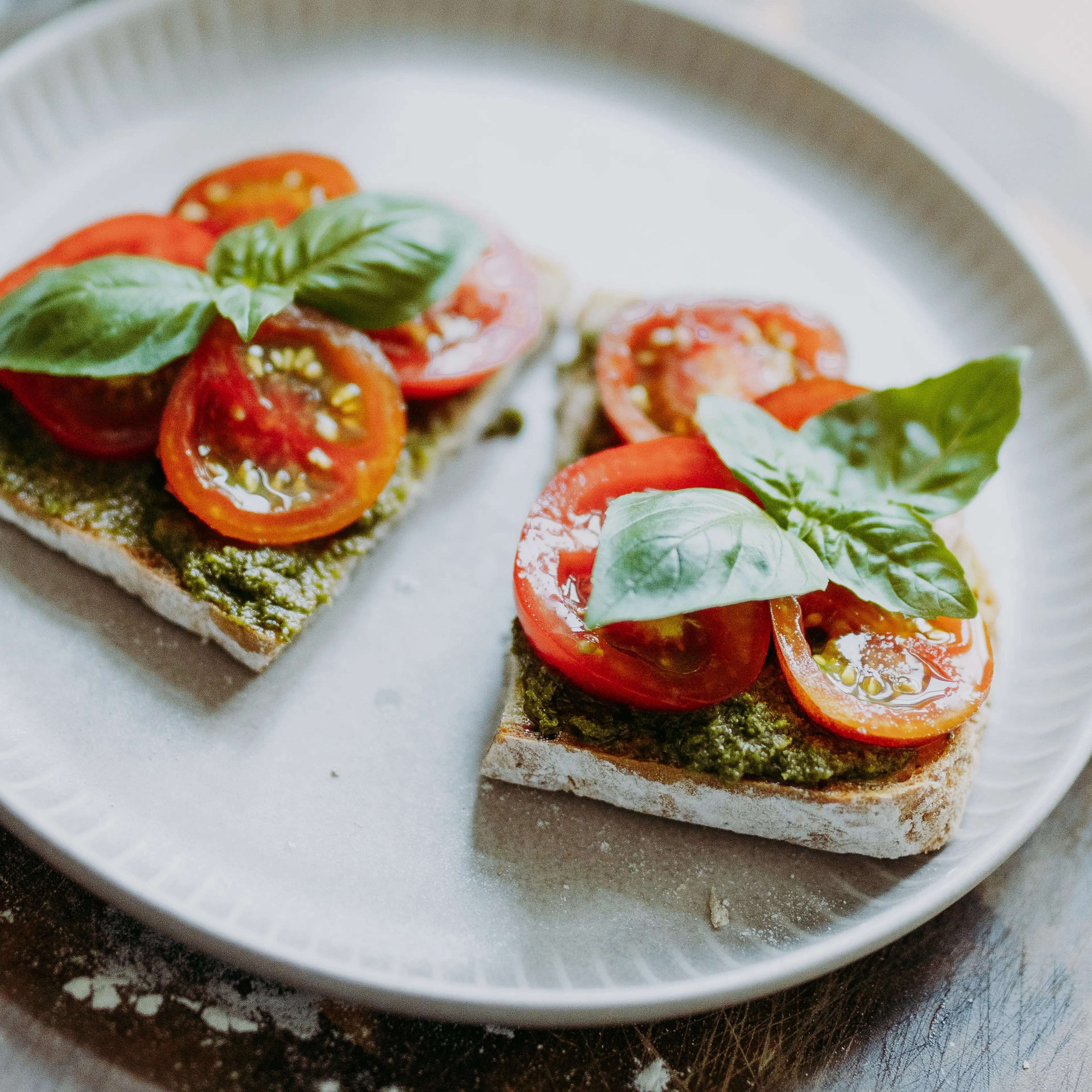 Saftiges Tomatenbrot mit Bruschetta Baerlauch Dip