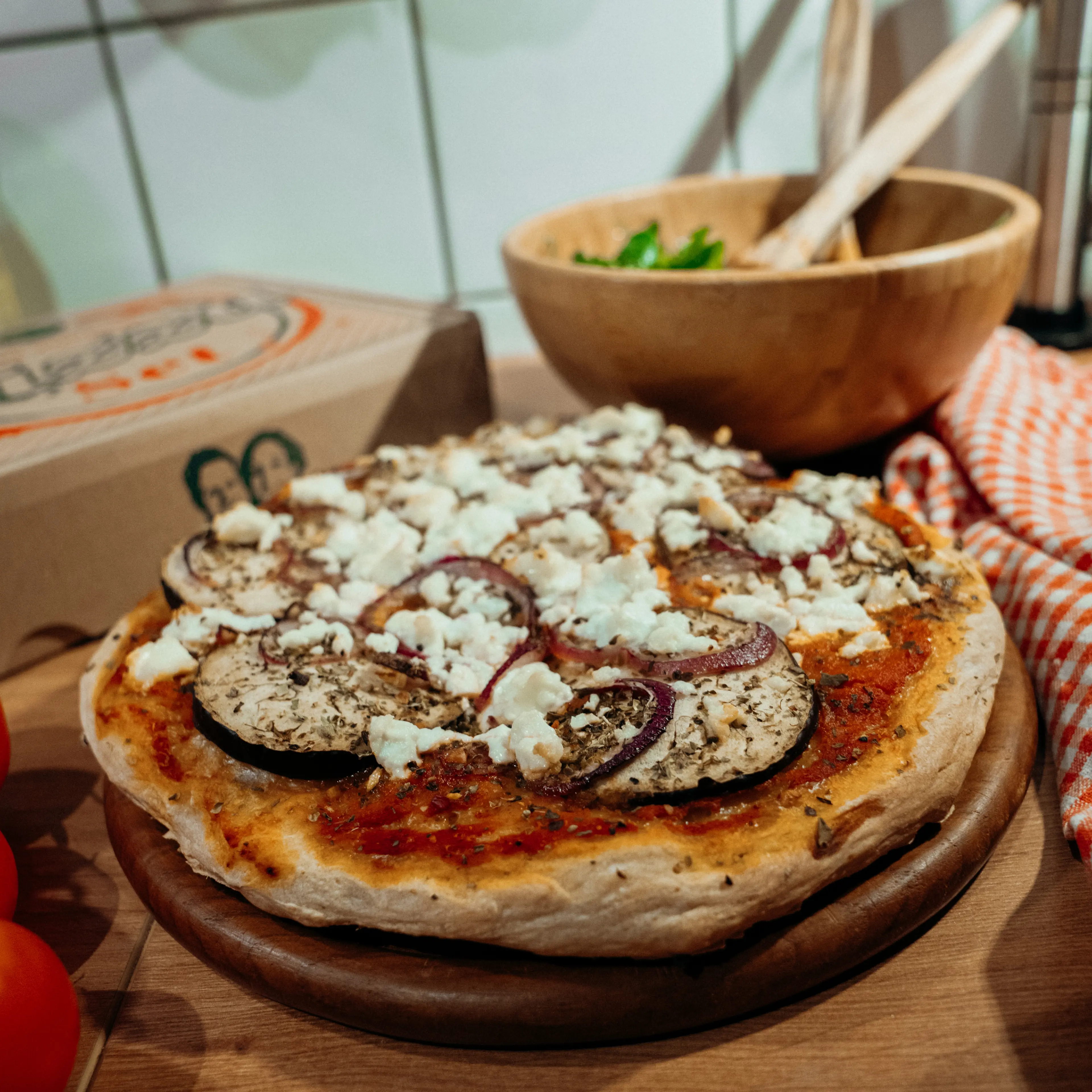 Saftige Pizza mit Gegrillten Auberginen und Feta