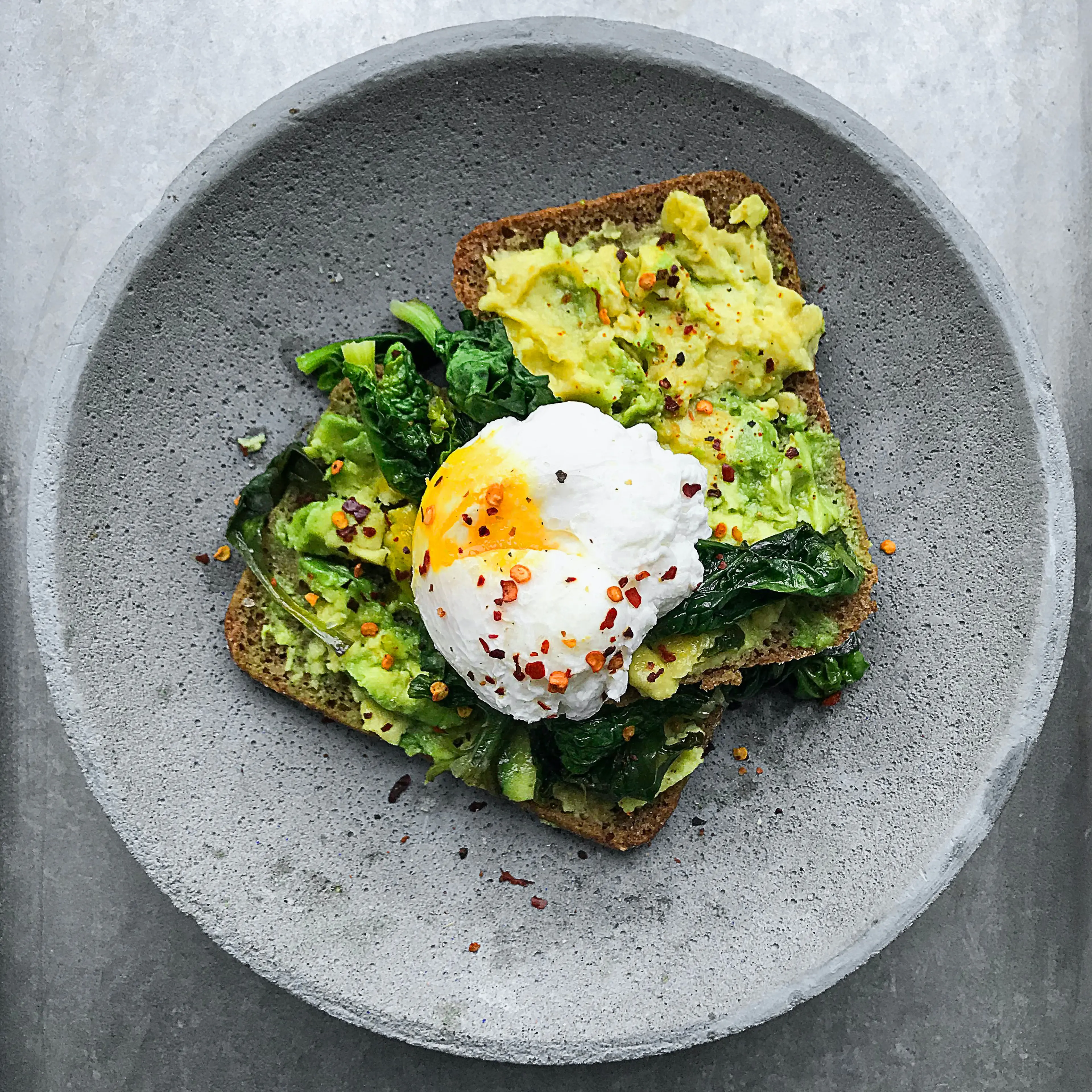 Avocado Sandwich mit Ei