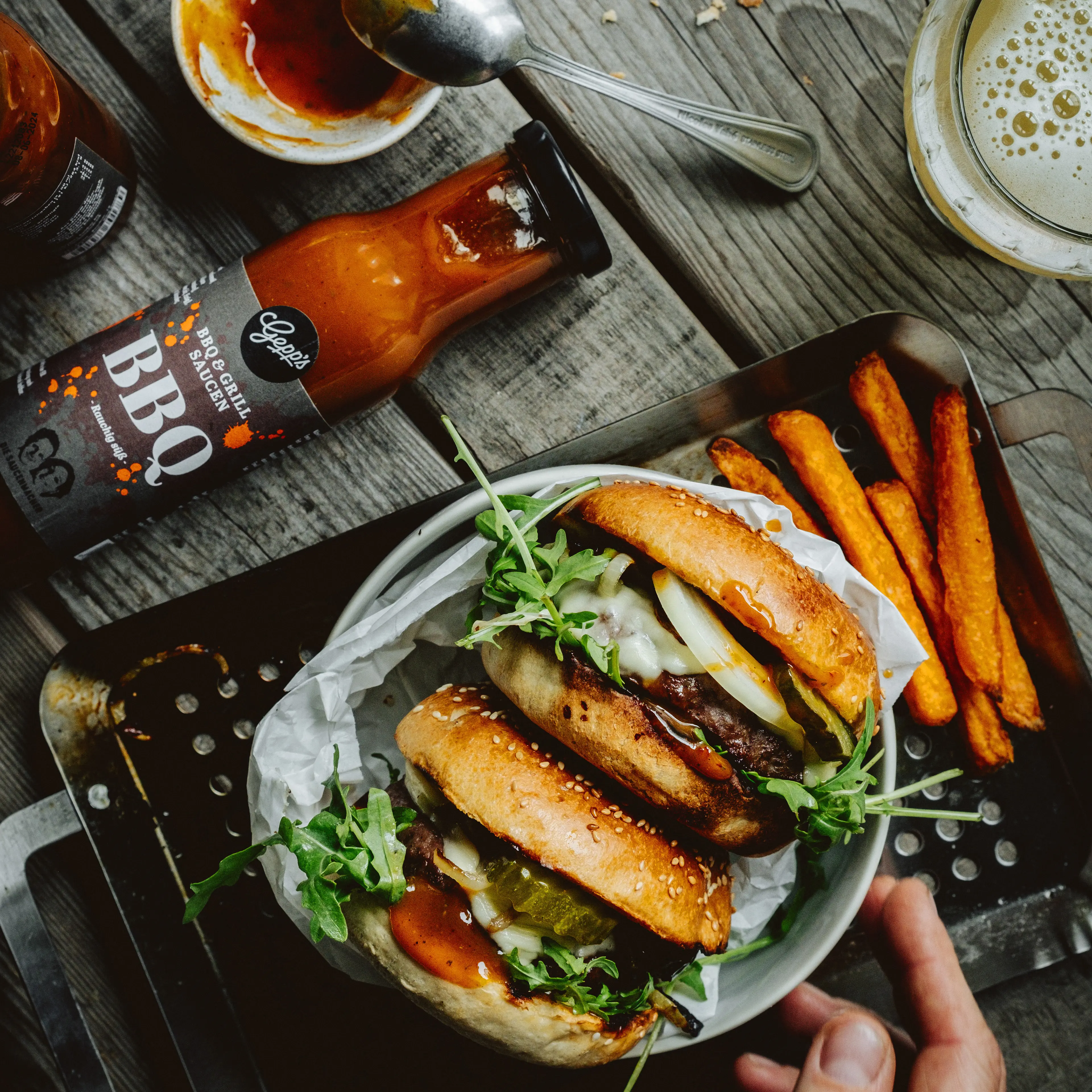 Burger mit BBQ Sauce