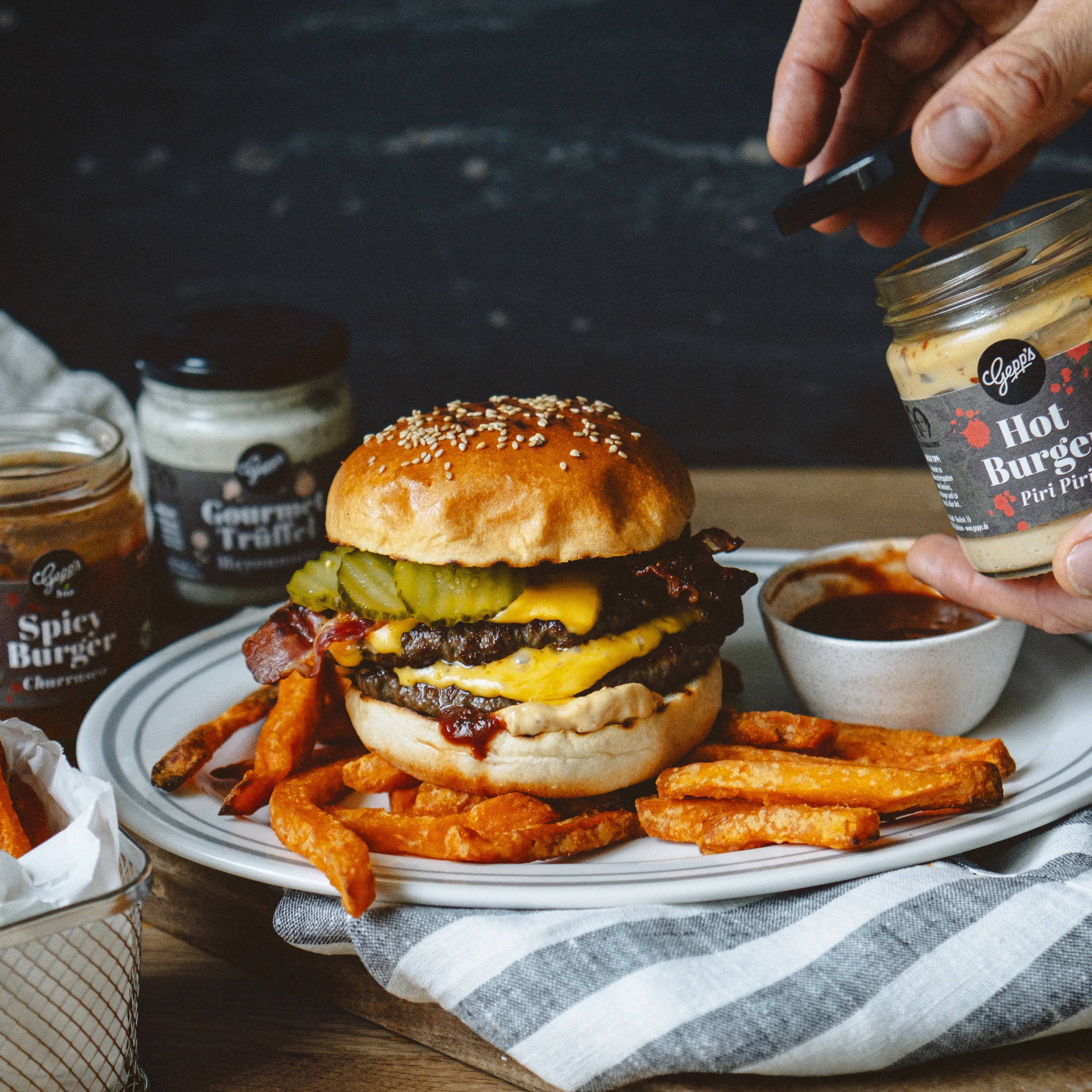 Burger mit Burger Saucen
