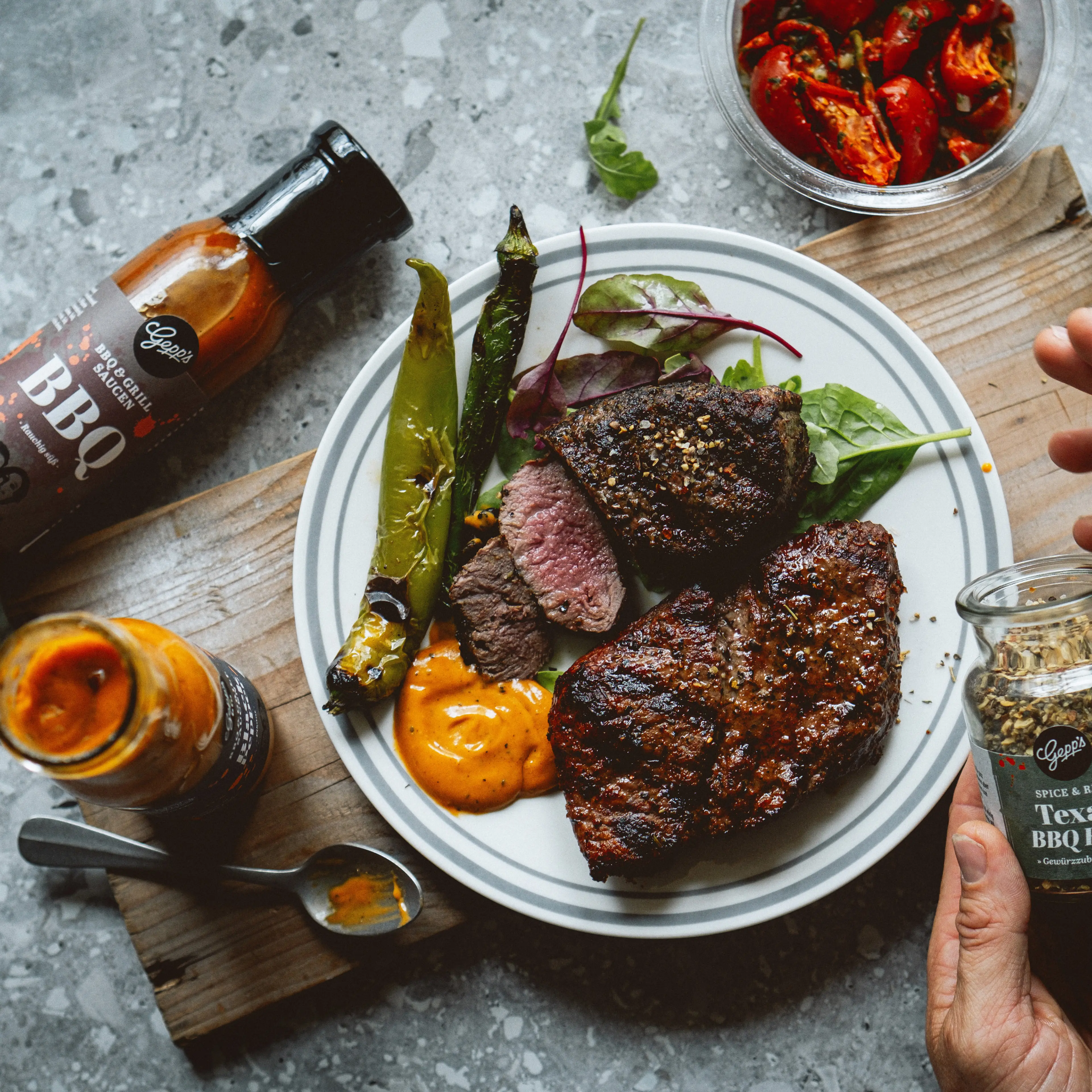 Grillgut mit BBQ Saucen