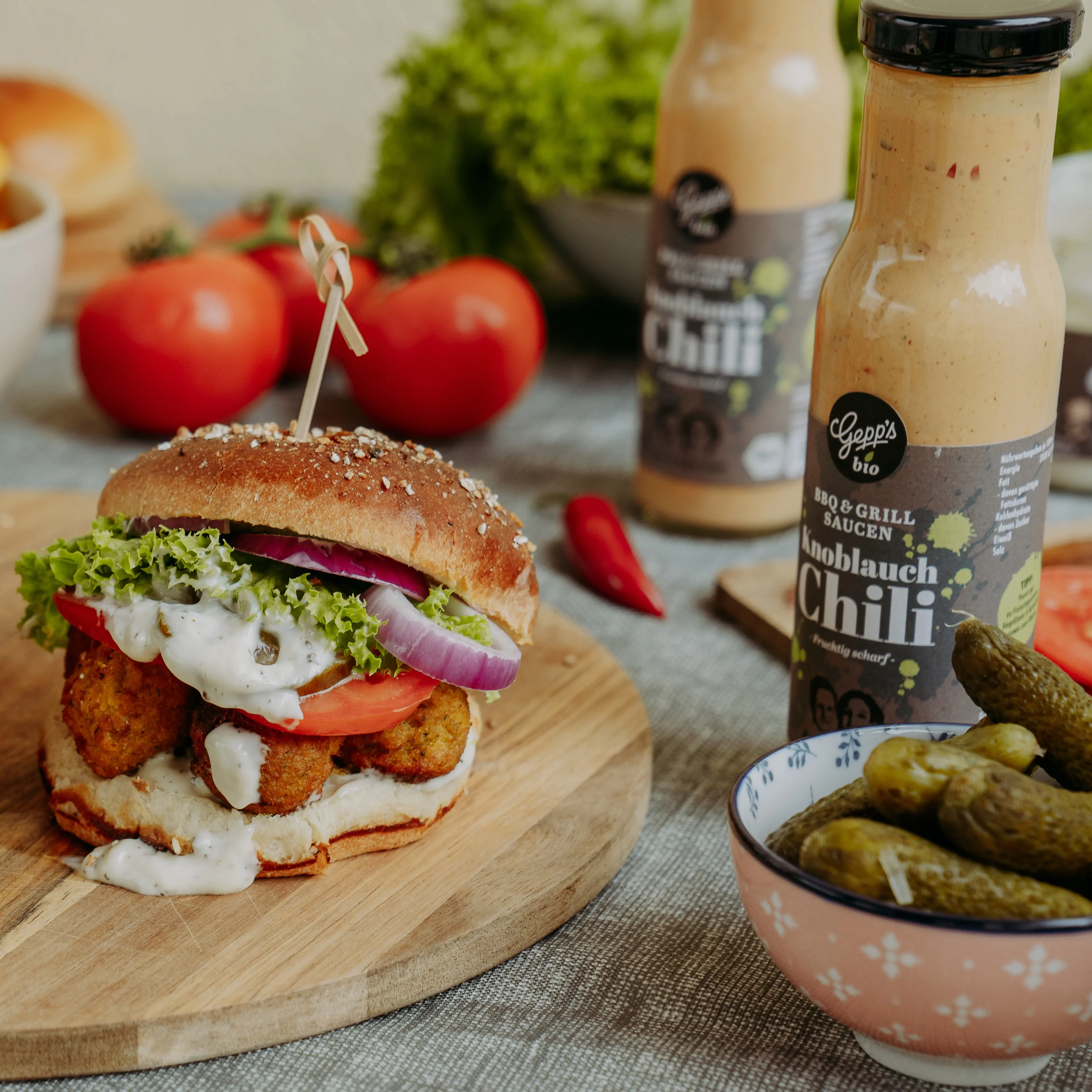 Burger mit Knoblauch Chili Sauce