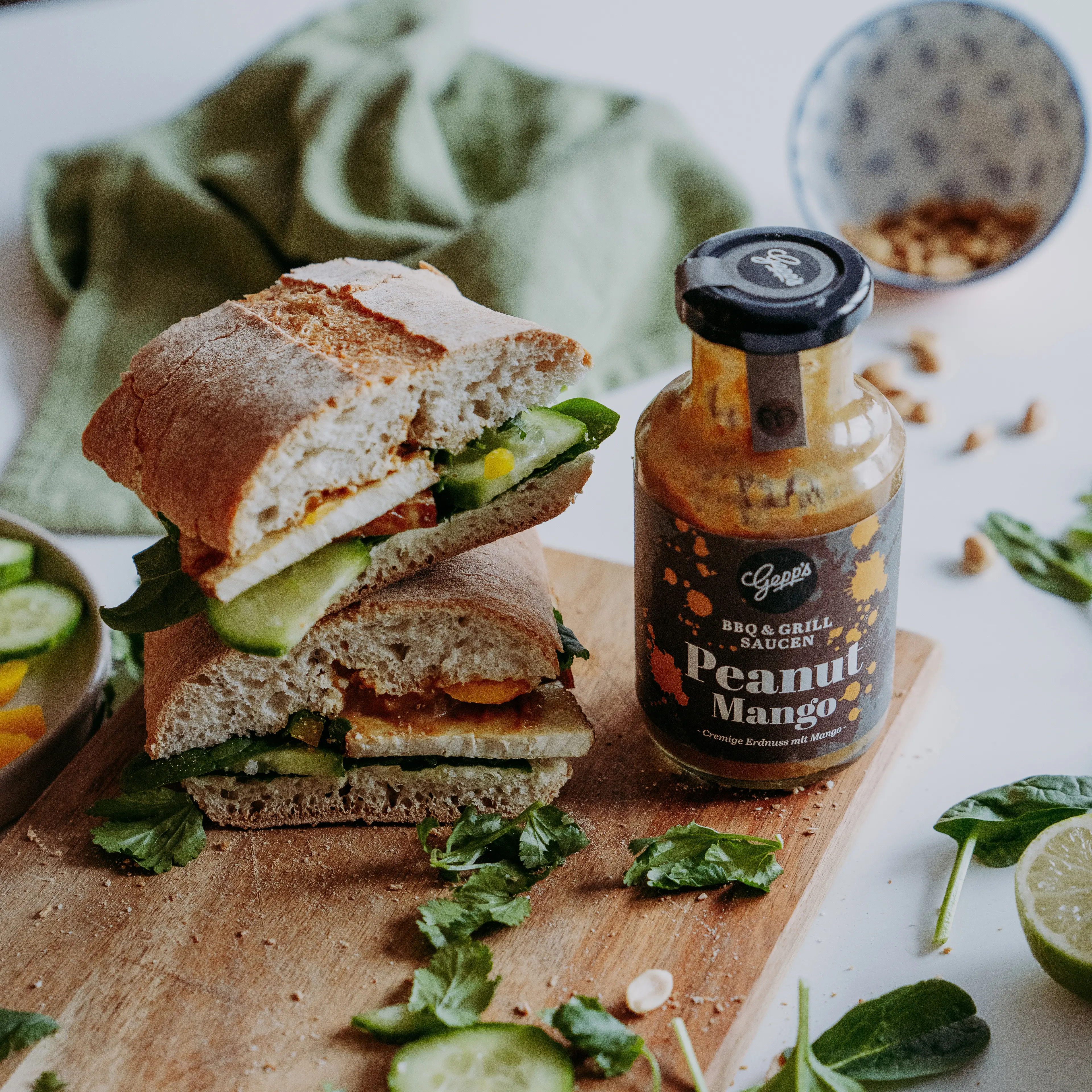 Sandwich mit Peanut Mango Sauce