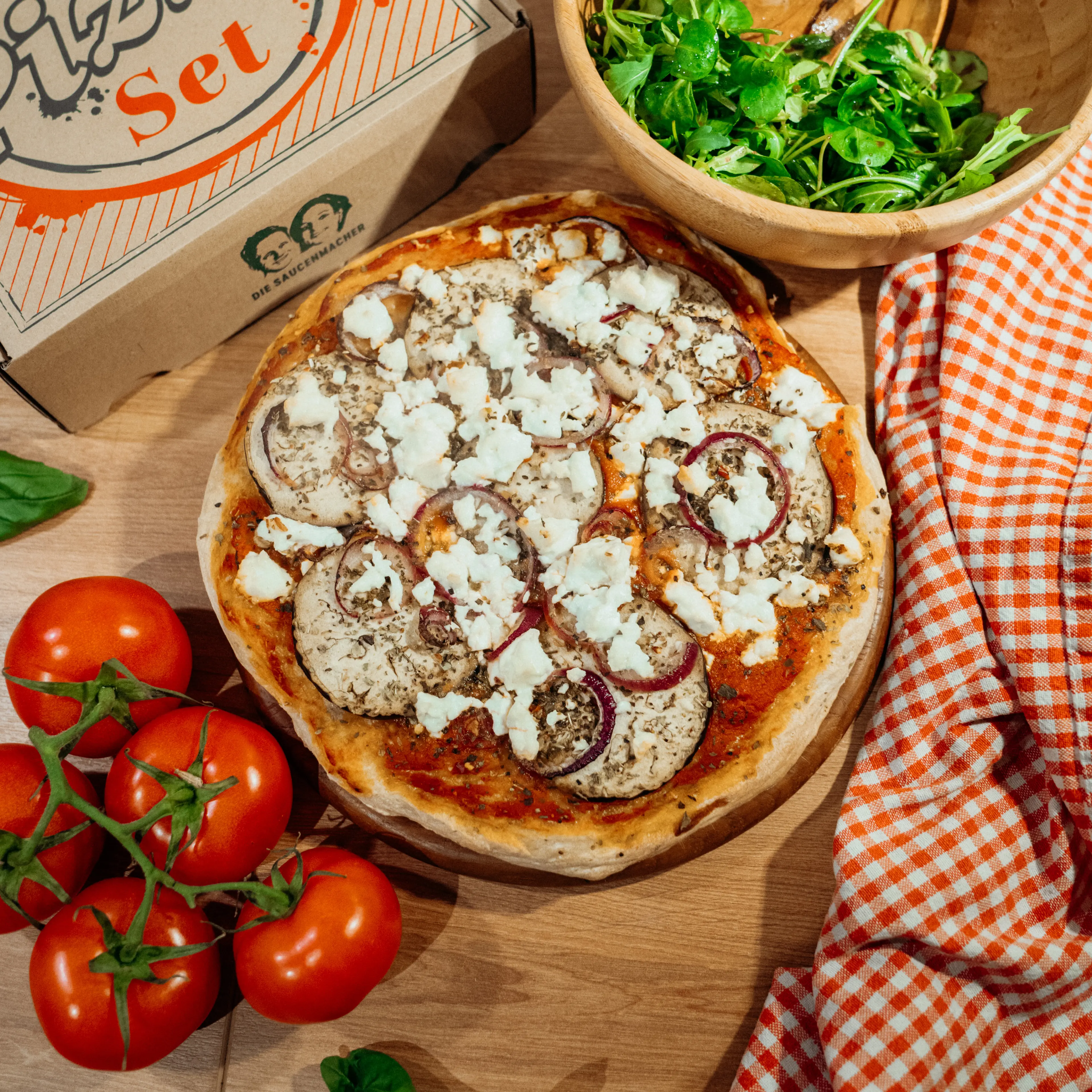 Saftige Pizza mit Feta und Gemuese