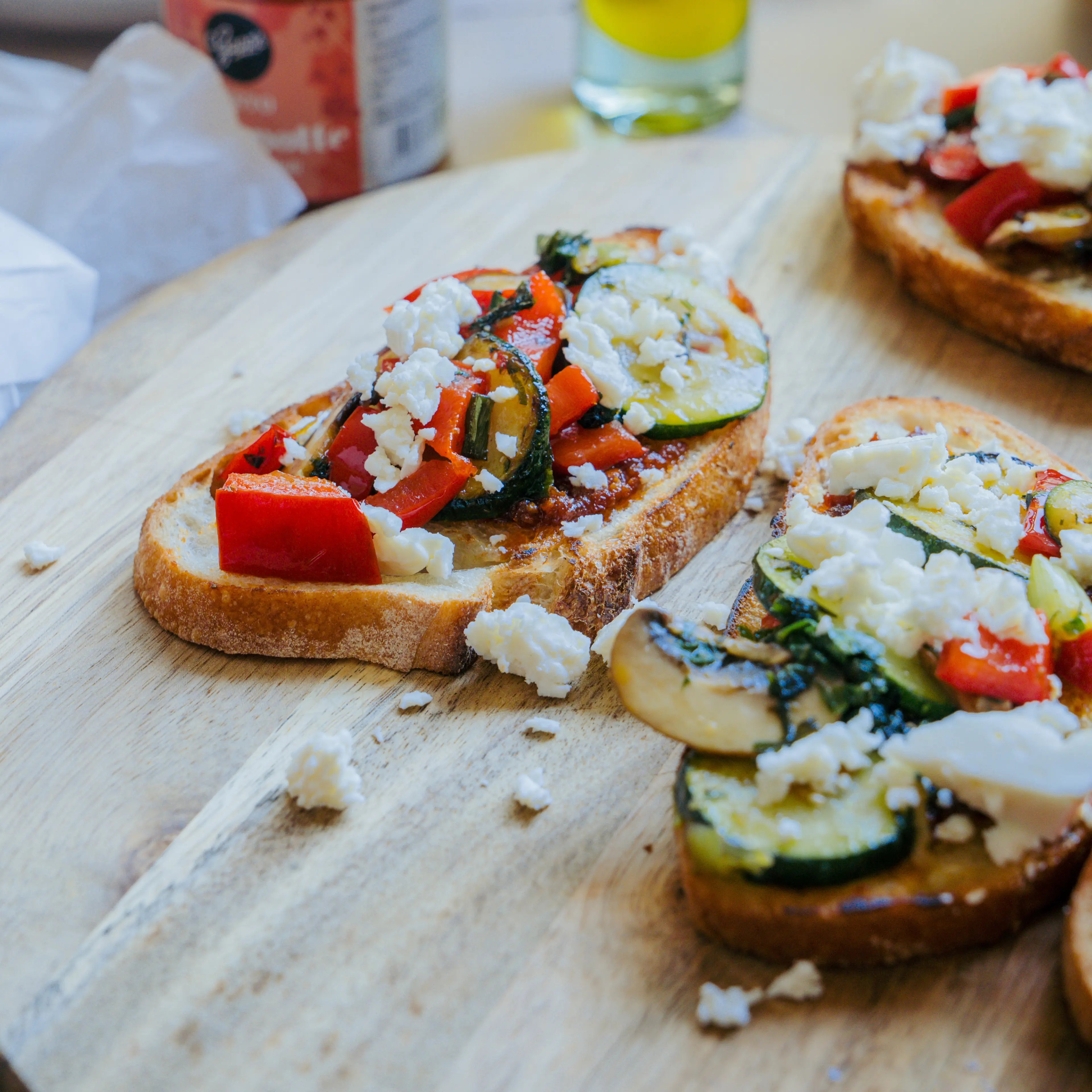 Ciabattascheiben belegt mit Grillgemuese